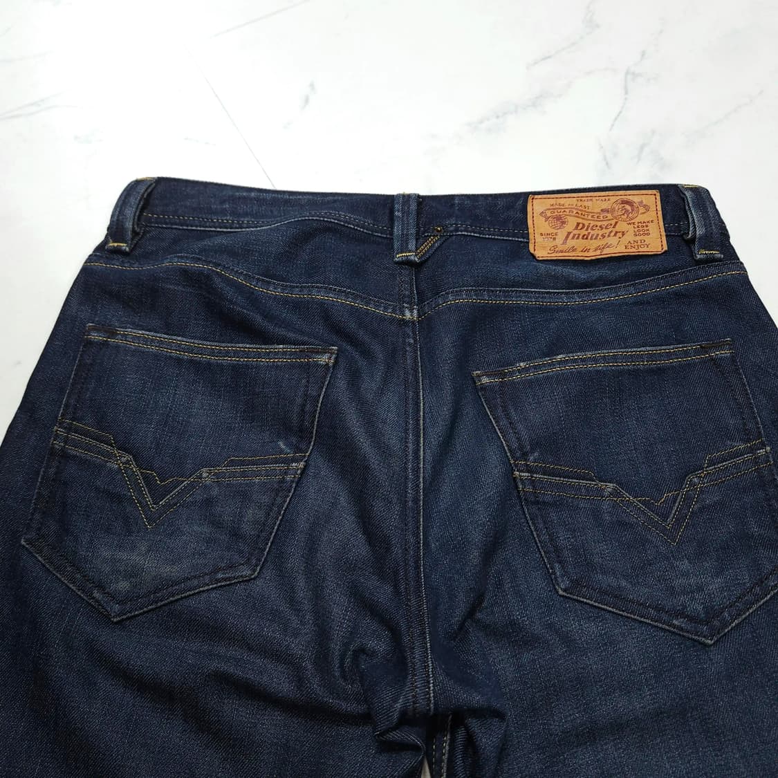 29)DIESEL 디젤 LARKEE-T 레귤러 테이퍼드 생지데님 청바지 상품이미지6