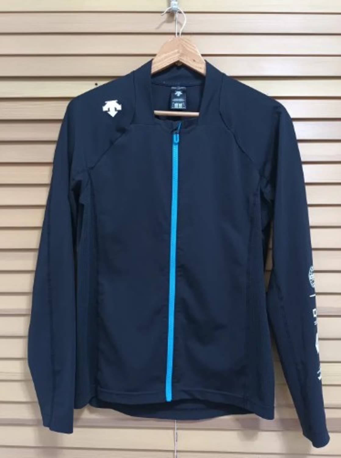 데상트 기능성 사이드매쉬 집업점퍼 105사이즈 상품이미지3