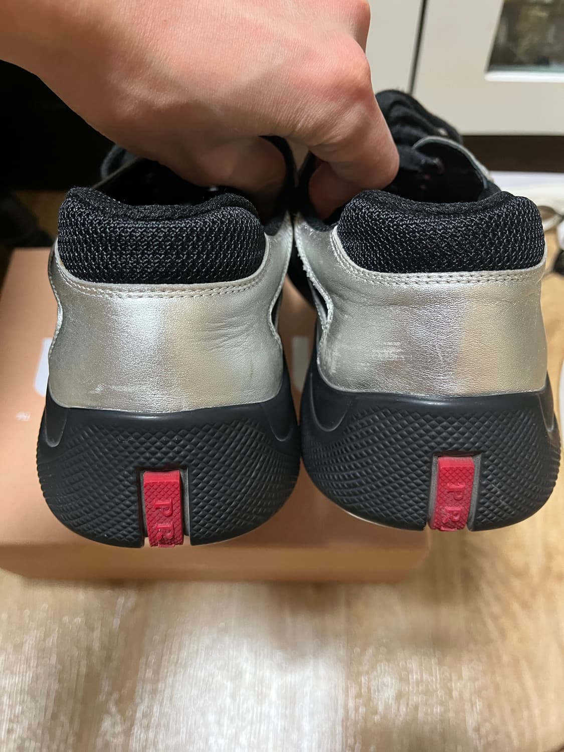 프라다 아메리카컵 실버 블랙 8사이즈 판매 상품이미지5