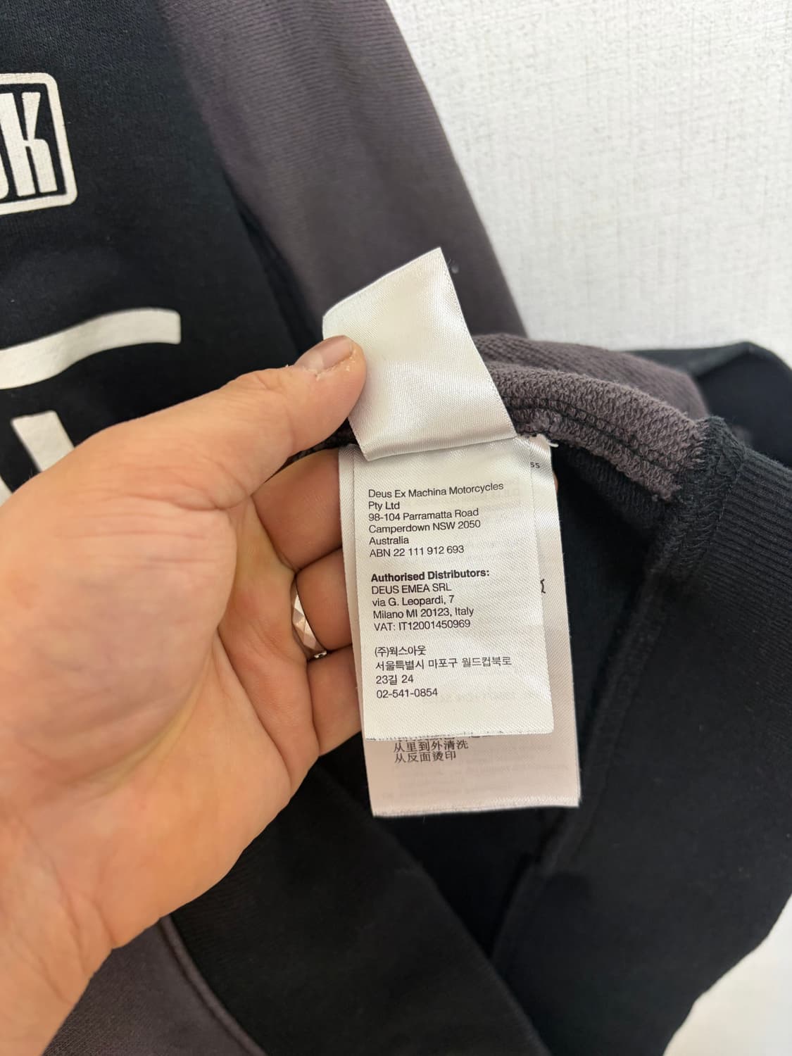 데우스 엑스마키나 맨투맨 상품이미지4