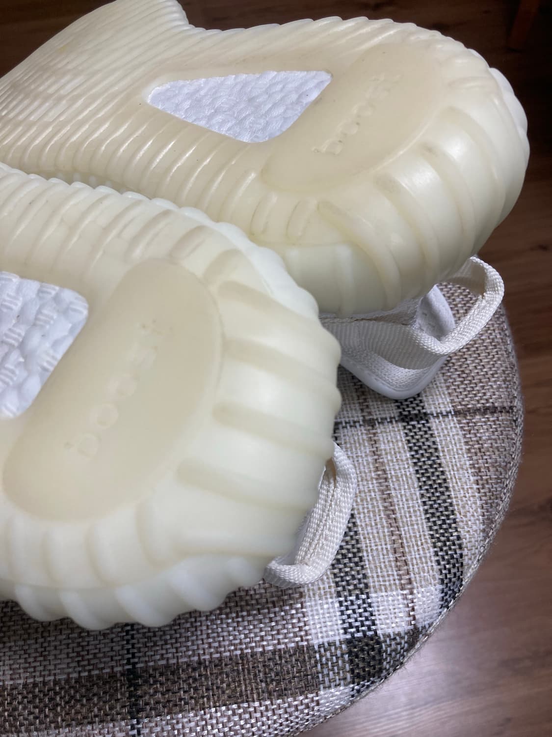 아디다스 이지부스트 350V2 크림화이트 상품이미지4