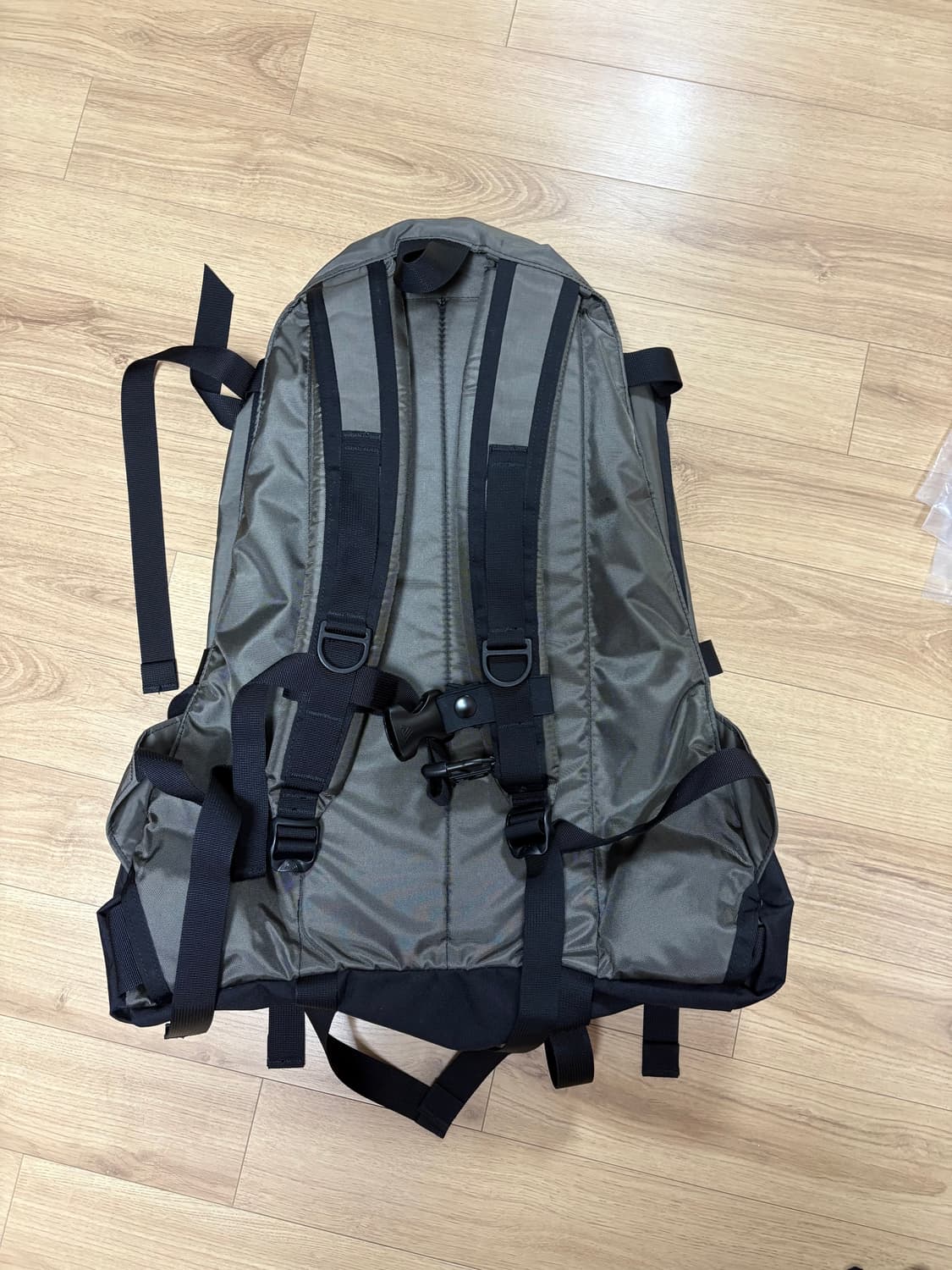 디스이즈네버댓 그레고리 데이앤하프 백팩 올리브 브라운 상품이미지3