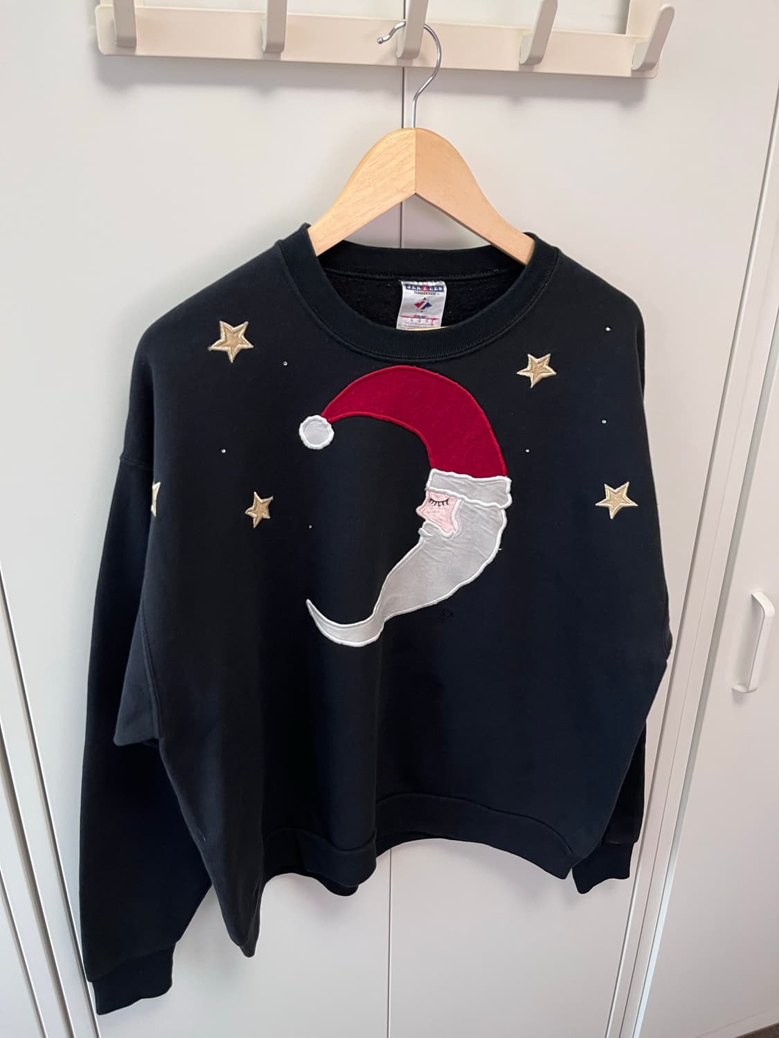 Jerzees 크리스마스 산타 자수 패치 오버핏 맨투맨 상품이미지6