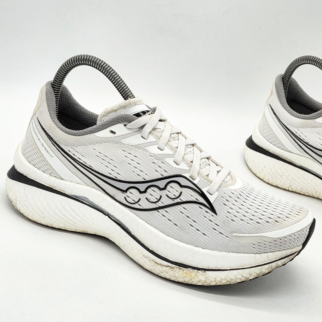  써코니 우먼스 엔돌핀 스피드3 화이트 블랙 (255)  상품이미지5