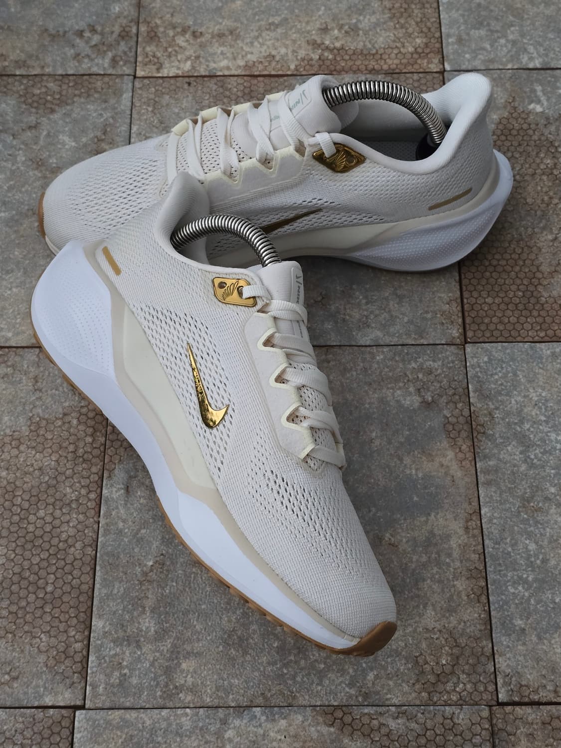 (235)나이키 에어 줌 페가수스 41 메탈릭 골드 상품이미지4