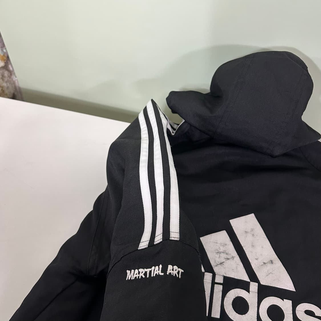 100 아디다스 블랙 백로고 벤치코트 돕바 상품이미지3