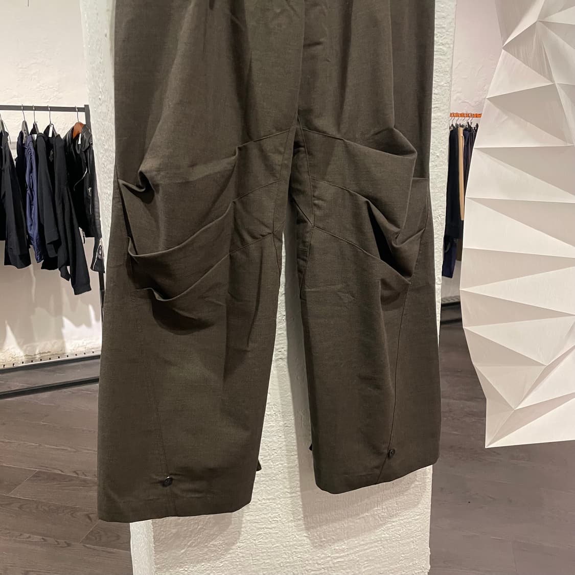 더 비리디안 (The Viridi-Anne) 24aw 샤크스킨 팬츠 상품이미지2