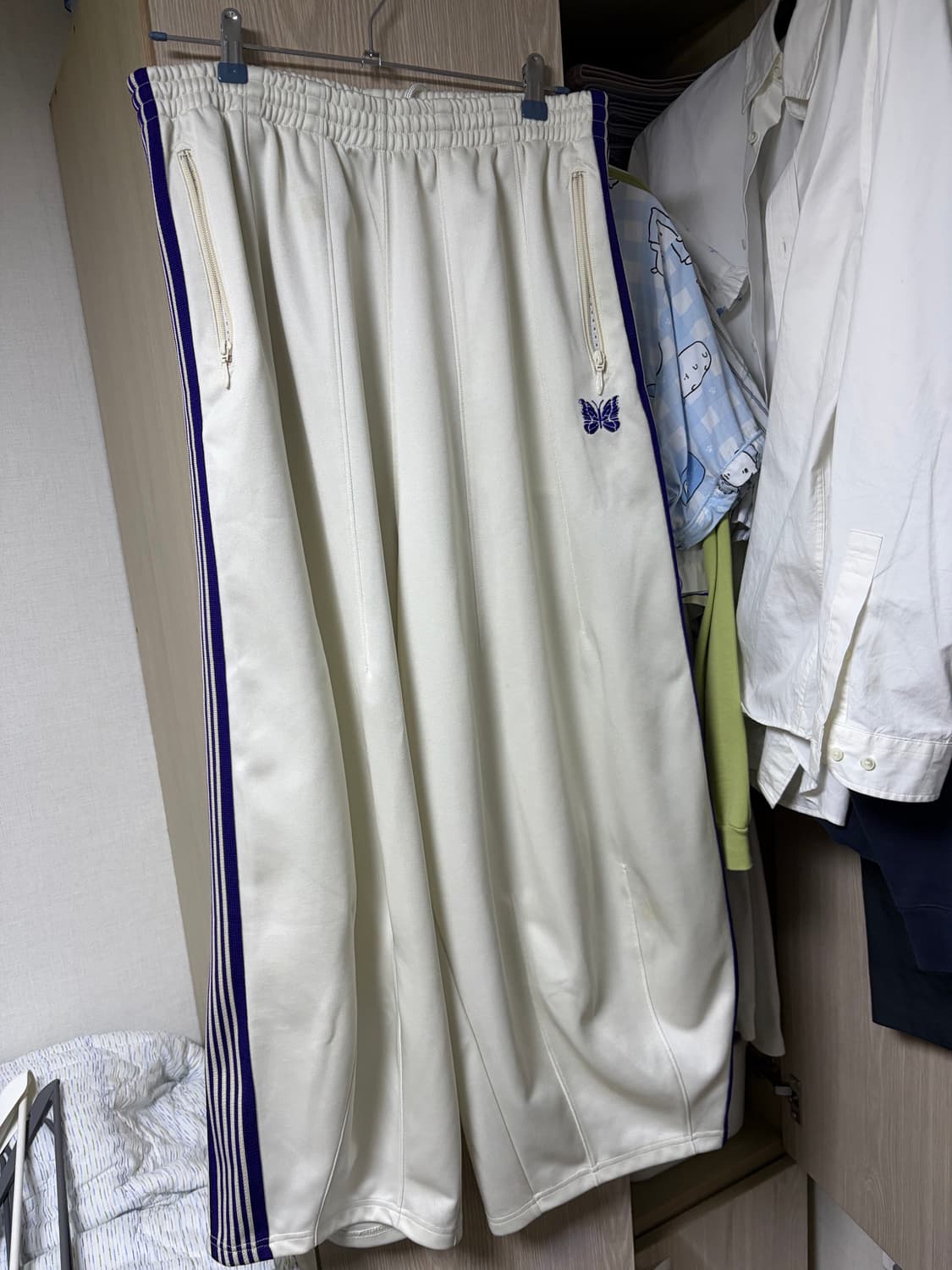 [M] 니들즈 프릭스토어 별주 트랙팬츠 HD 폴리 스무스 화이트 퍼플 상품이미지1