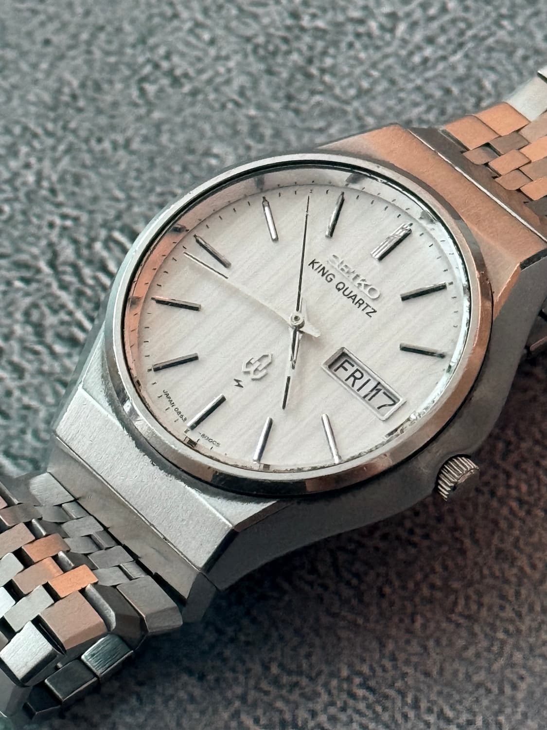 Seiko 세이코 King Quartz 수직스트라이프다이얼 데이 데이트 상품이미지5