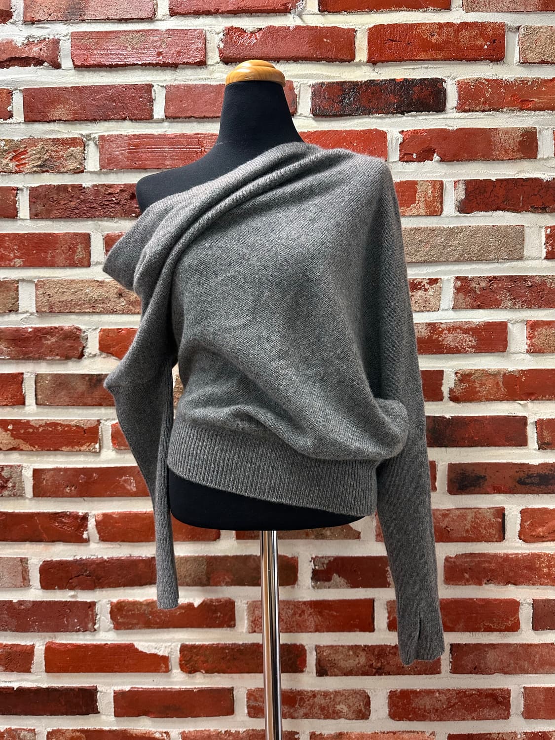 (2XS)톰포드 캐시미어100% 오프숄더 니트 상품이미지1