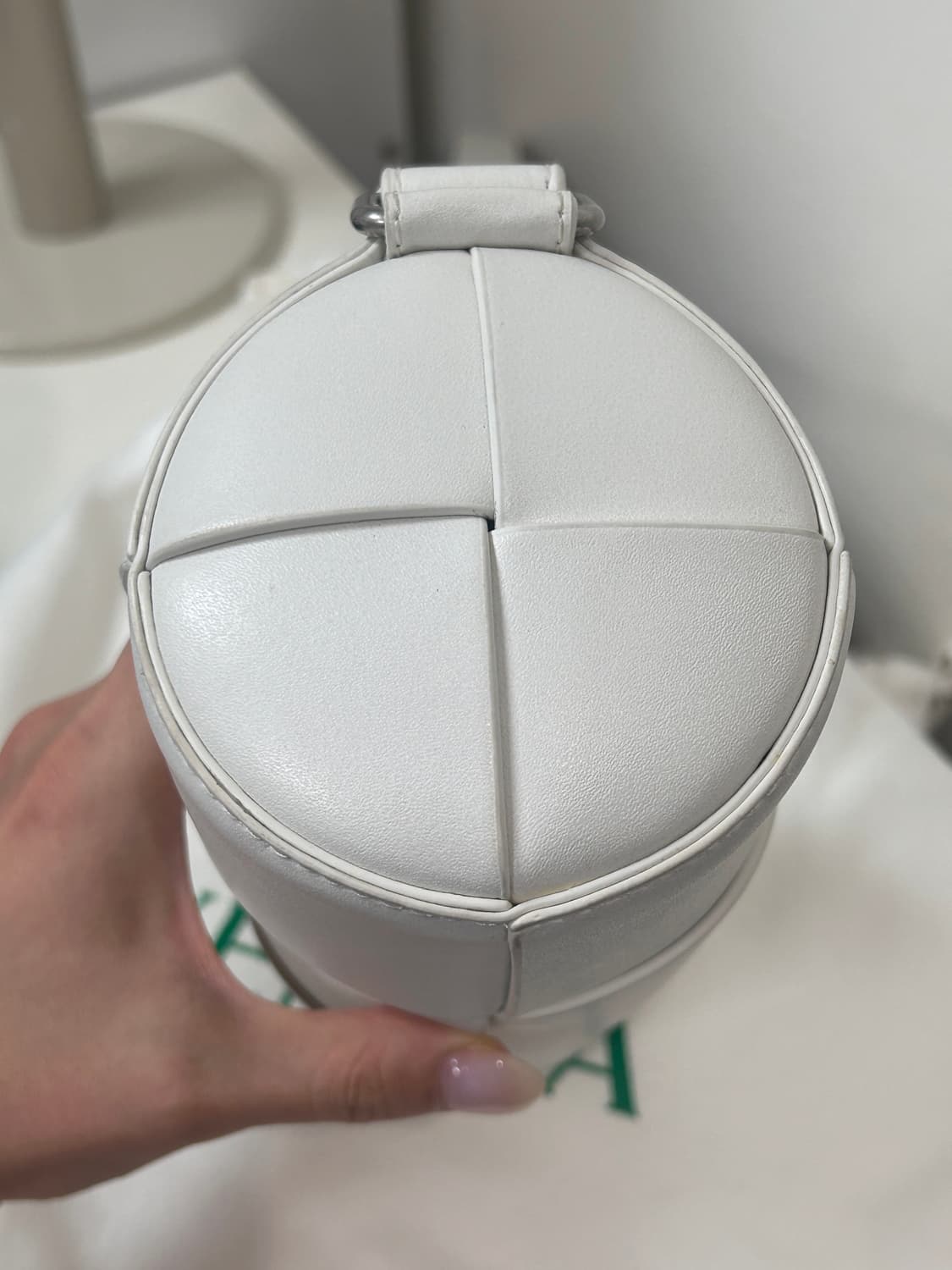 보테가 베네타 카네트 화이트 원통백 상품이미지7