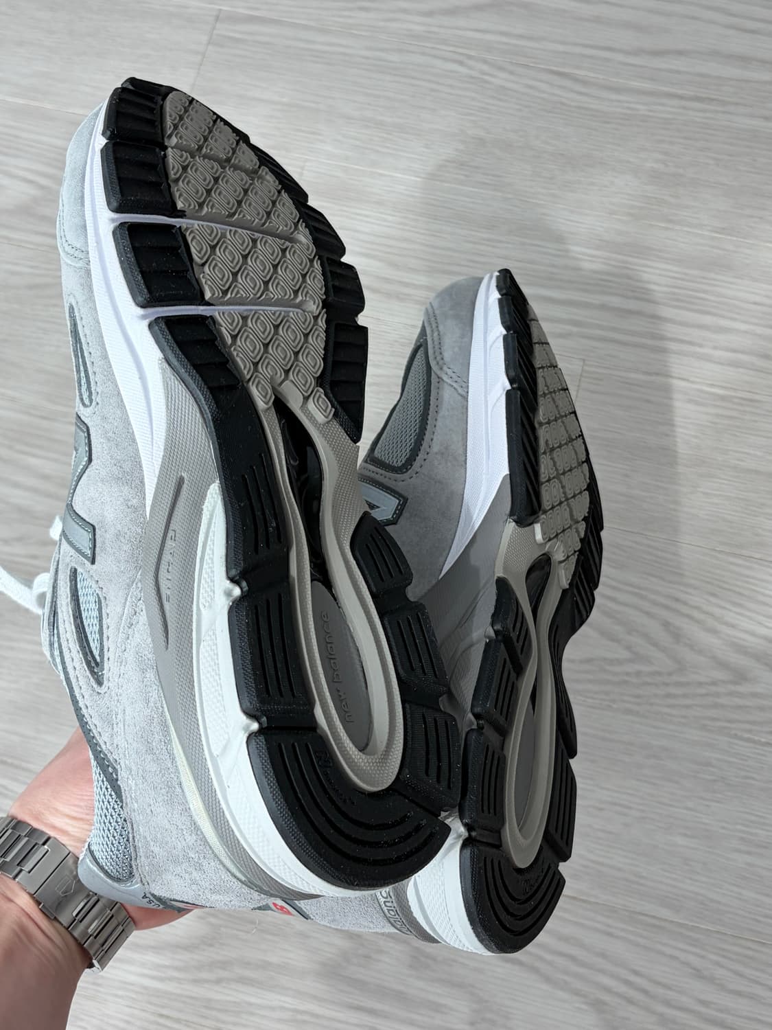 [270] 뉴발란스 990v4 그레이 새상품 상품이미지4