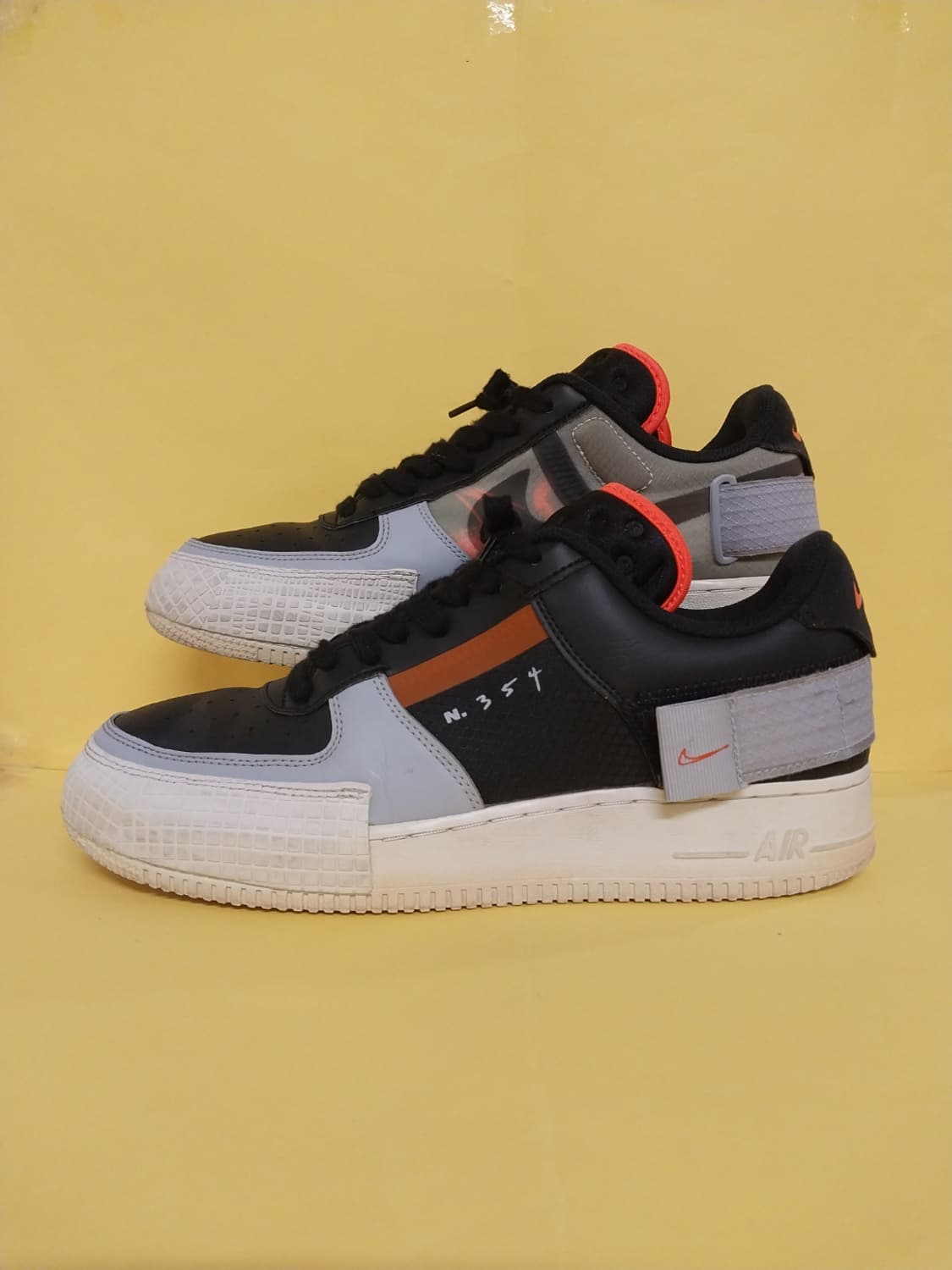 남성 나이키 에어포스1 타입 블랙 하이퍼 크림슨 운동화 (275) 상품이미지1