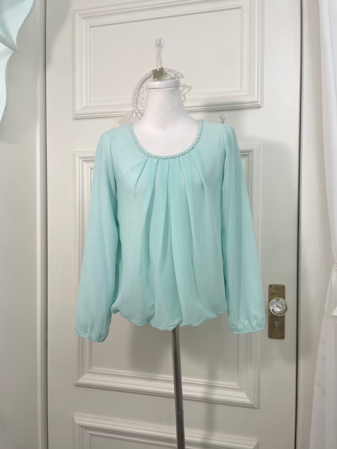 mint back bow neck pearl blouse(size-M) 상품이미지1