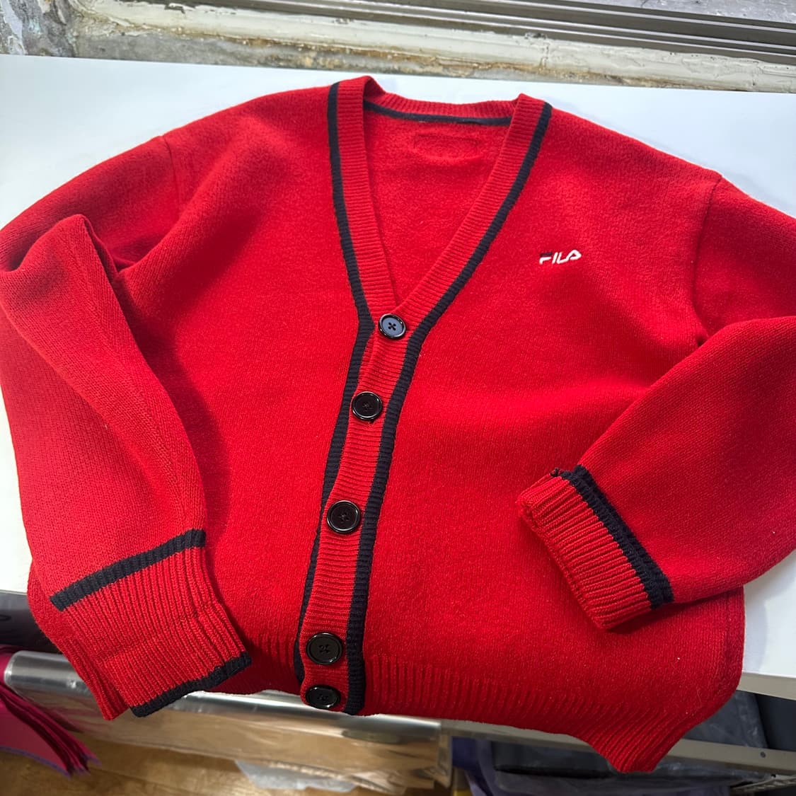 M 95 FILA 휠라 레드 기본로고 울100% 루즈핏 가디건 남여공용 상품이미지3