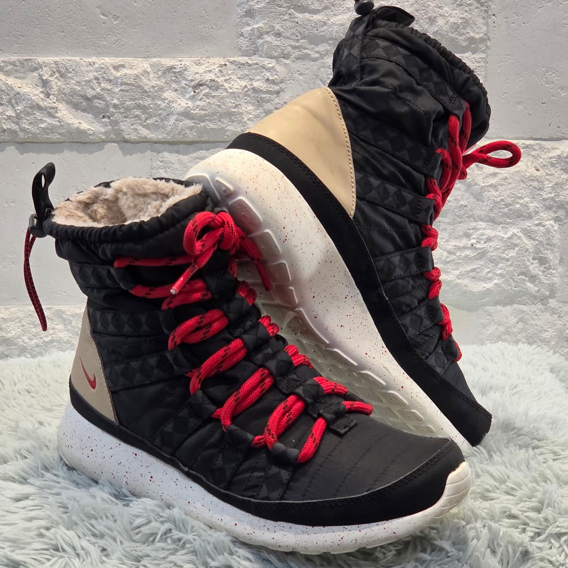 3w-2:나이키 스니커부츠 패딩 윈터부츠 블랙/레드 (240mm) 상품이미지4