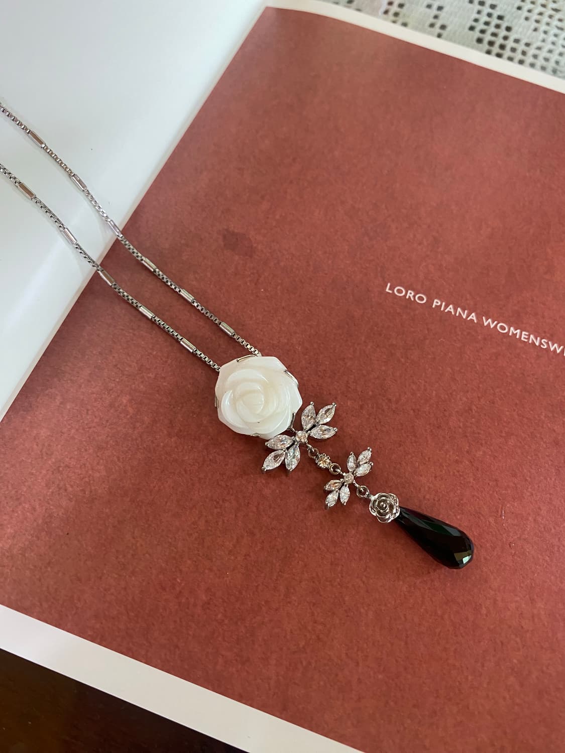 화이트 로즈 장미 드롭 목걸이 상품이미지1