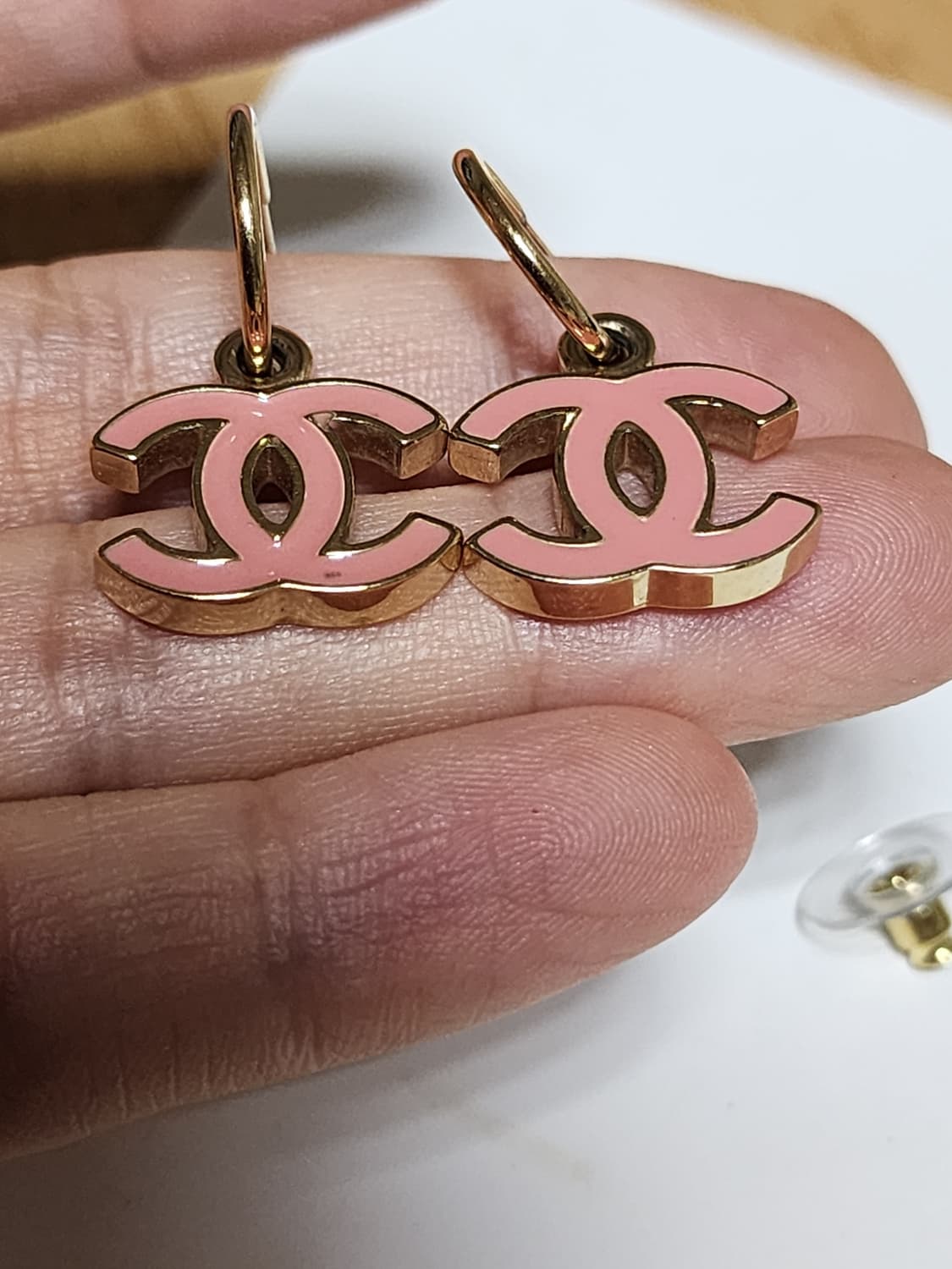 샤넬  CC로고 후프 귀걸이  상품이미지4