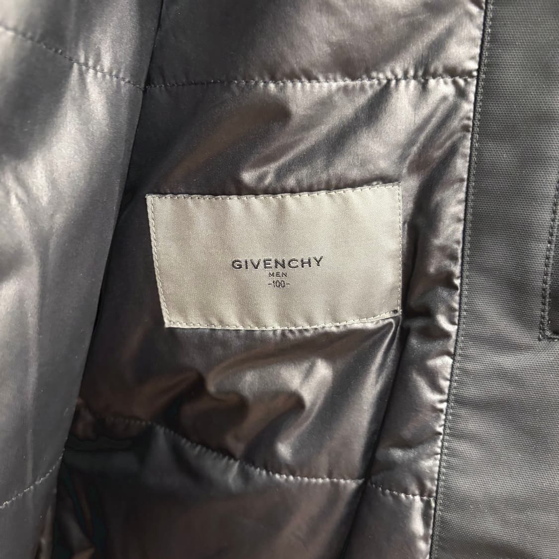 지방시 하이넥 자켓 히든 플래킷 안감 퀄팅 디테일 레귤러핏 블랙 상품이미지6