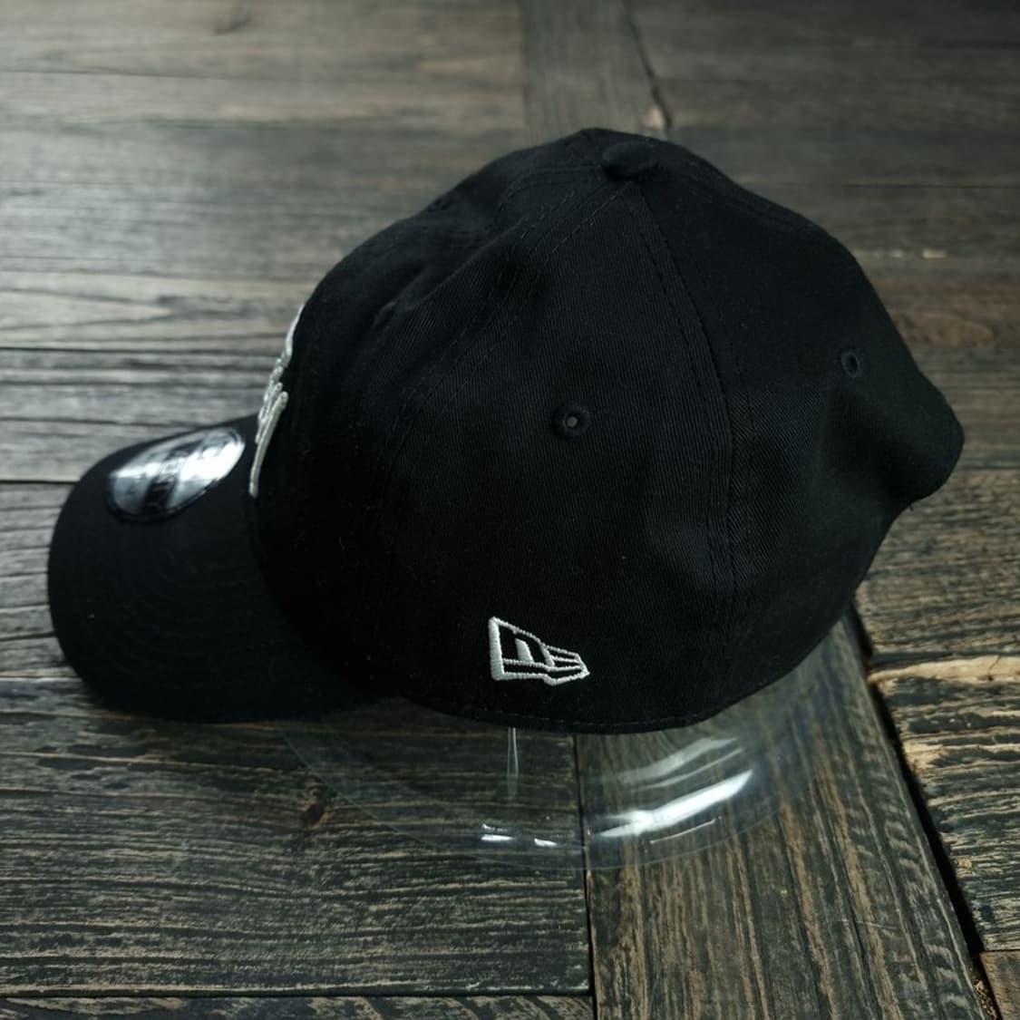 [스투시 X 뉴에라] 빅로고 자수 볼캡 블랙 P01424 상품이미지4