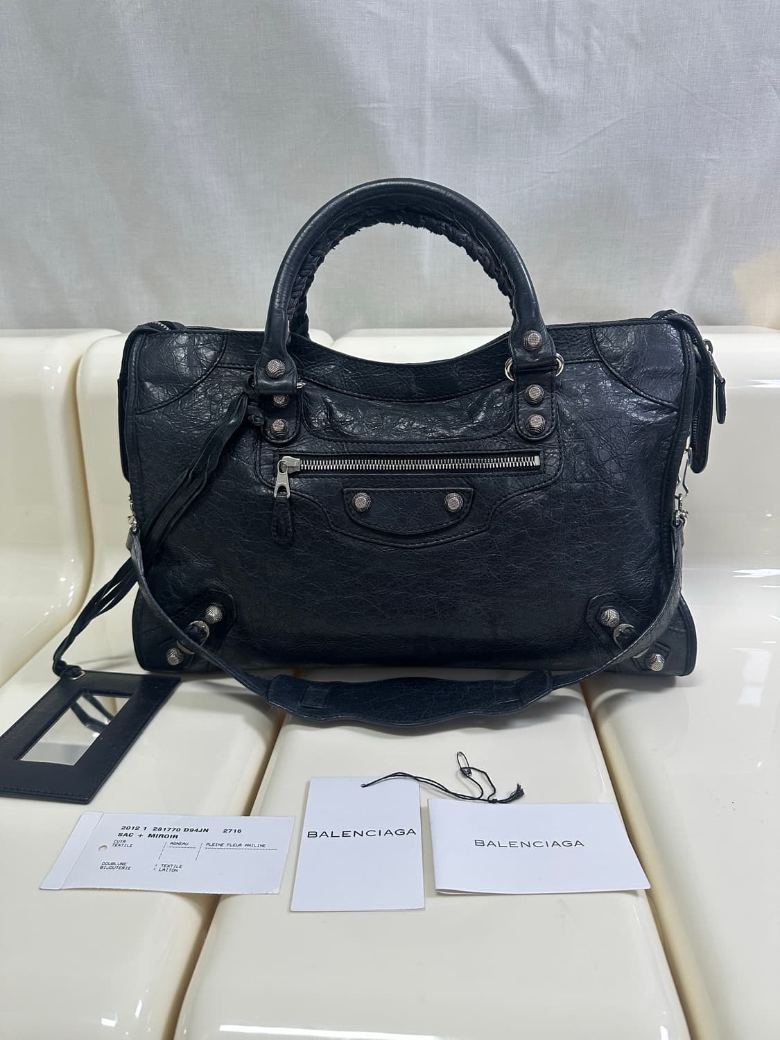 [A 정품] 발렌시아가 시티 모터백 미디움 블랙 상품이미지1