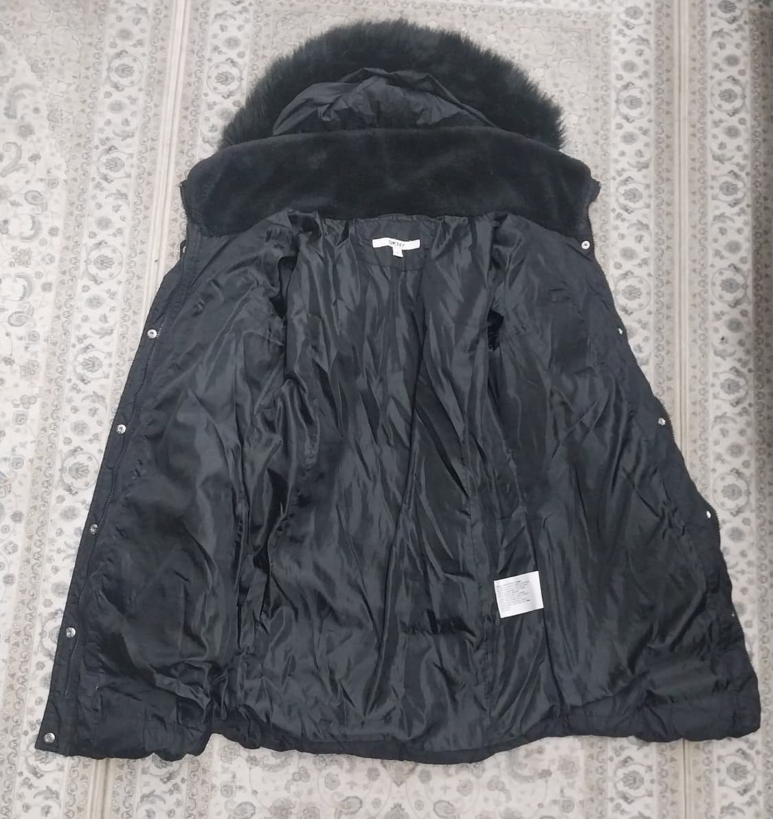 DKNY 블랙 퍼 후드 벨티드 패딩 상품이미지2