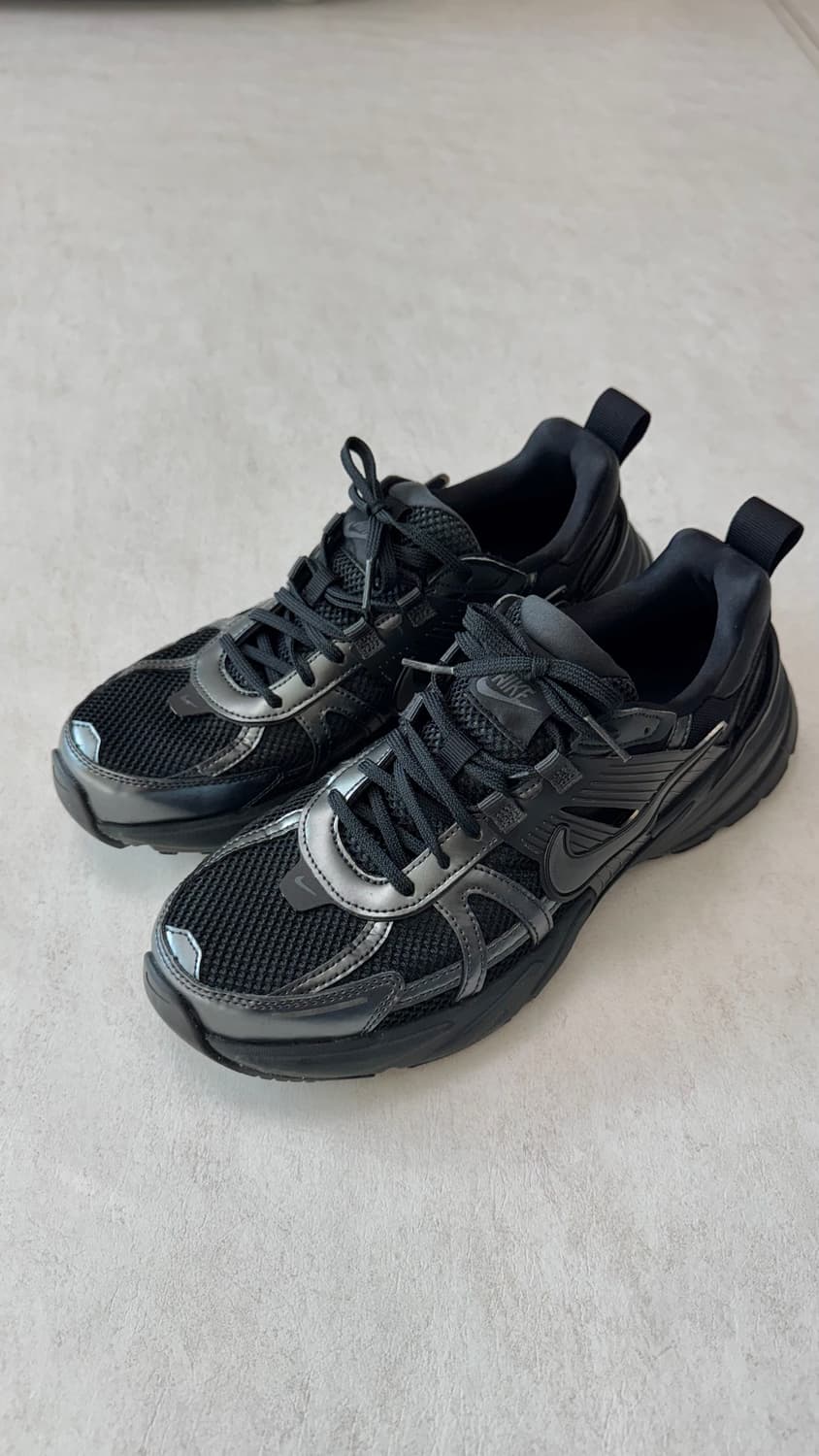 나이키 V2K 런 트레이너 올블랙 275mm 상품이미지1