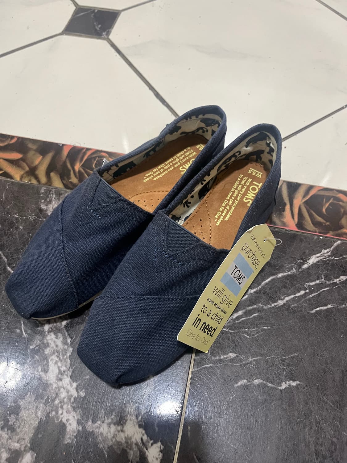 (새상품)TOMS 탐스 클래식 캔버스 슬립온 네이비 6.5 상품이미지1