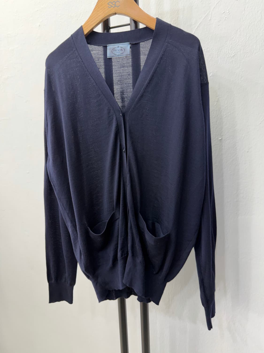 정품) 프라다 신형 루즈핏 네이비 가디건 40 상품이미지3