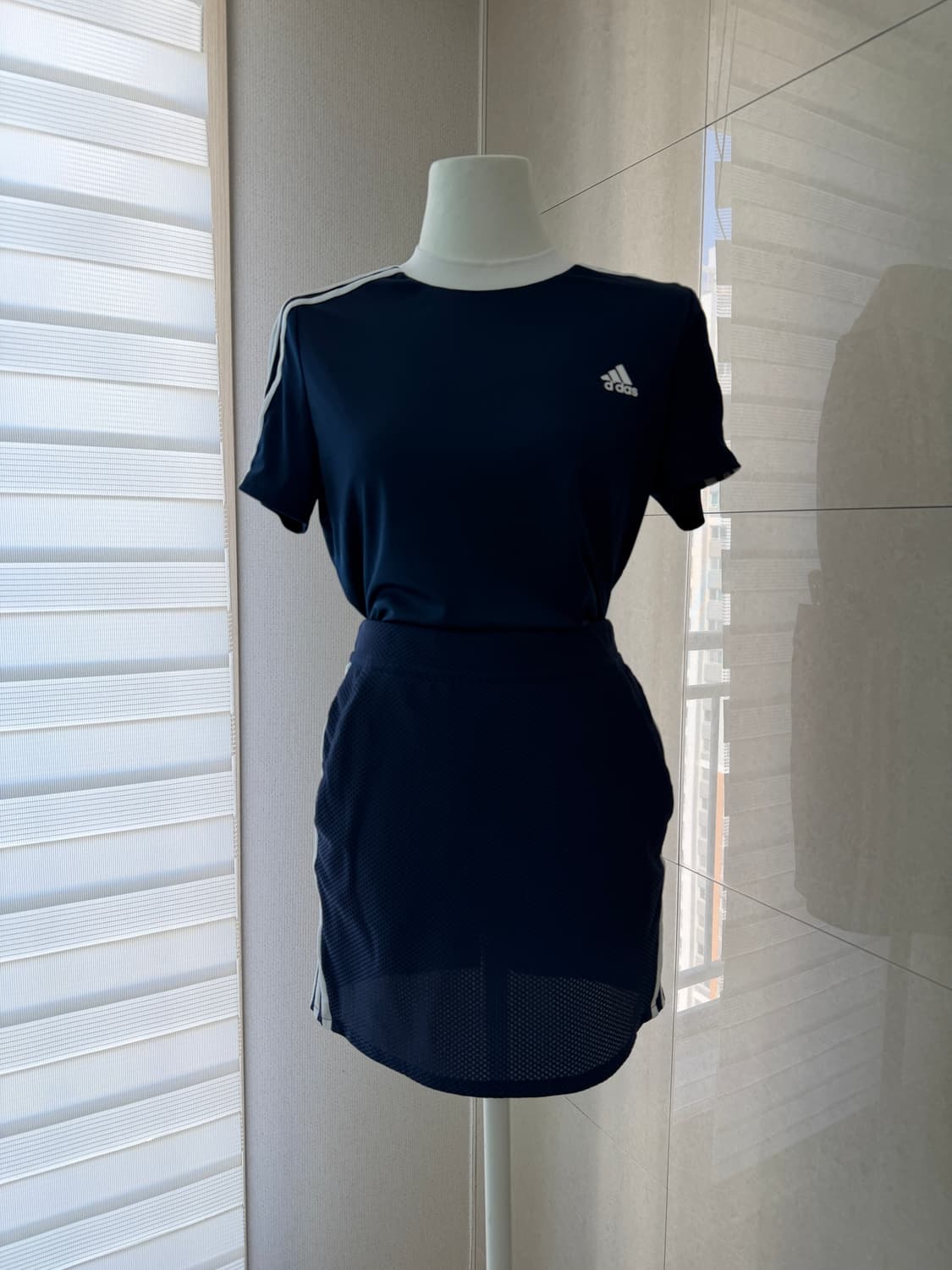 아디다스 골프 네이비 삼선 트레이닝 자켓 스커트 티셔츠 셋업 3피스 상품이미지4