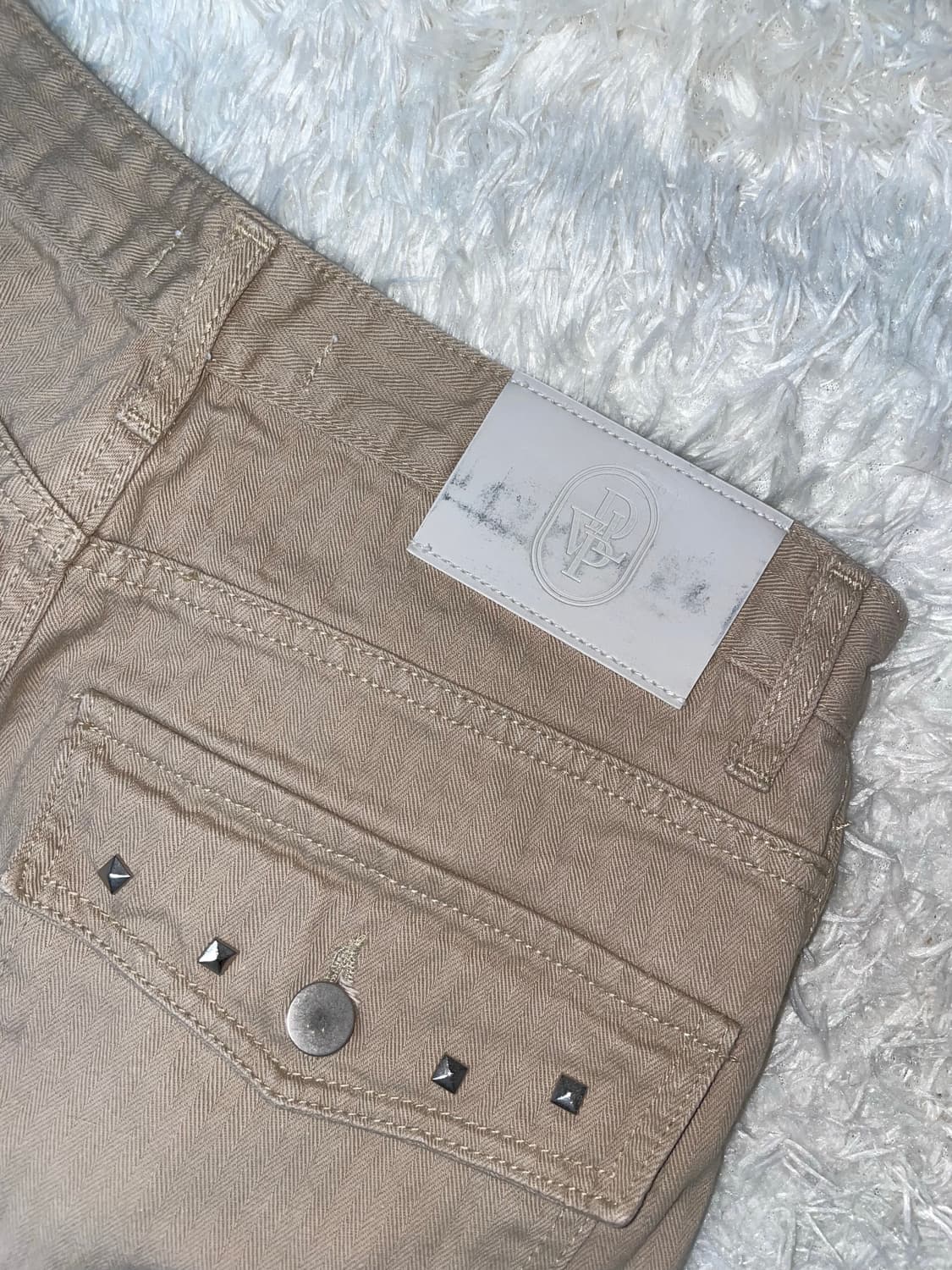 런츠 베이지 스터드 팬츠 상품이미지2