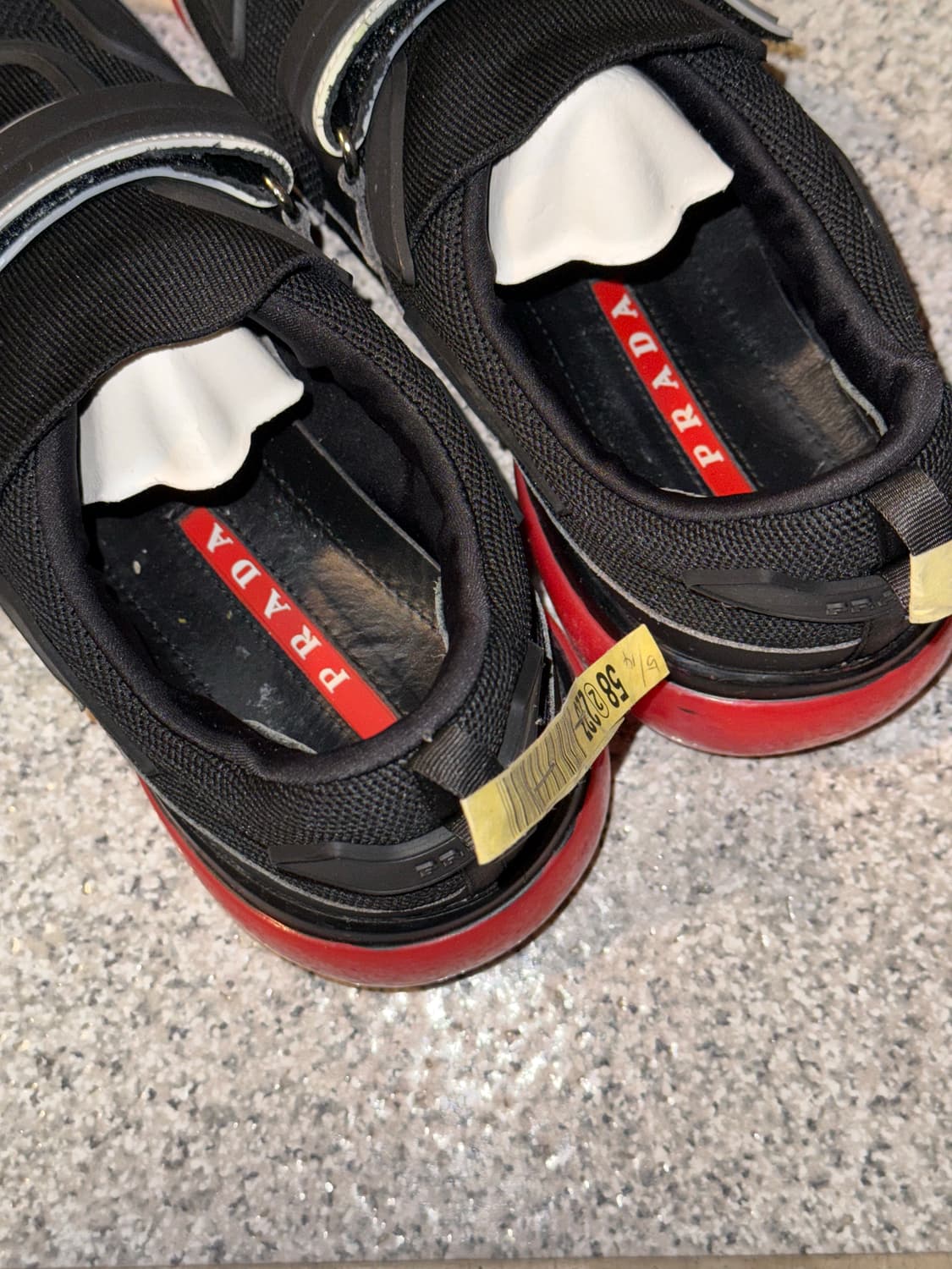 프라다 클라우드버스트 스트랩 스니커즈 블랙/레드 (265)   상품이미지3