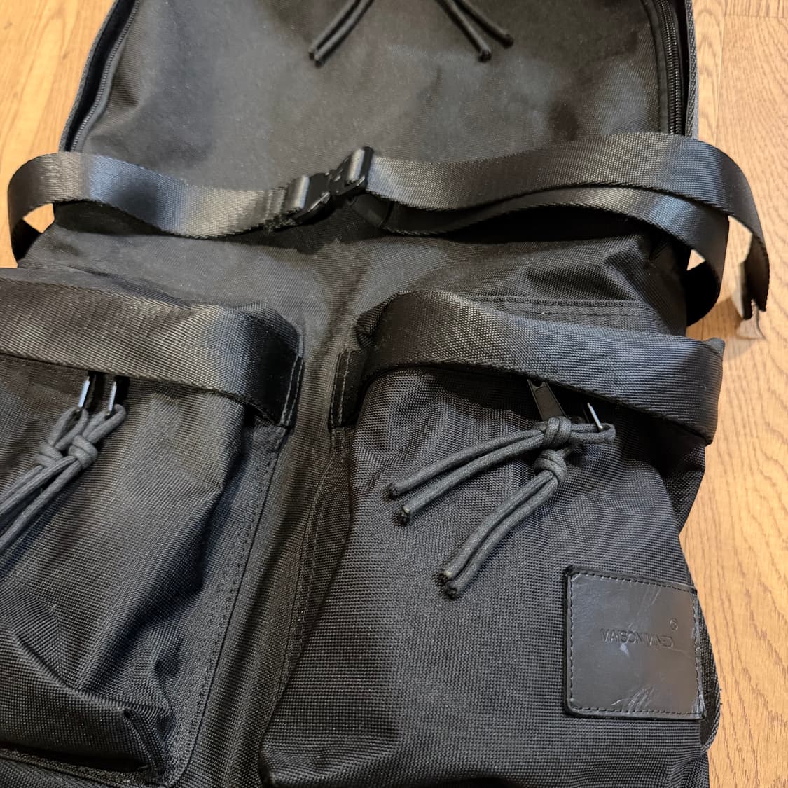 메종 미네드 벨티드 투 포켓 백팩 상품이미지3