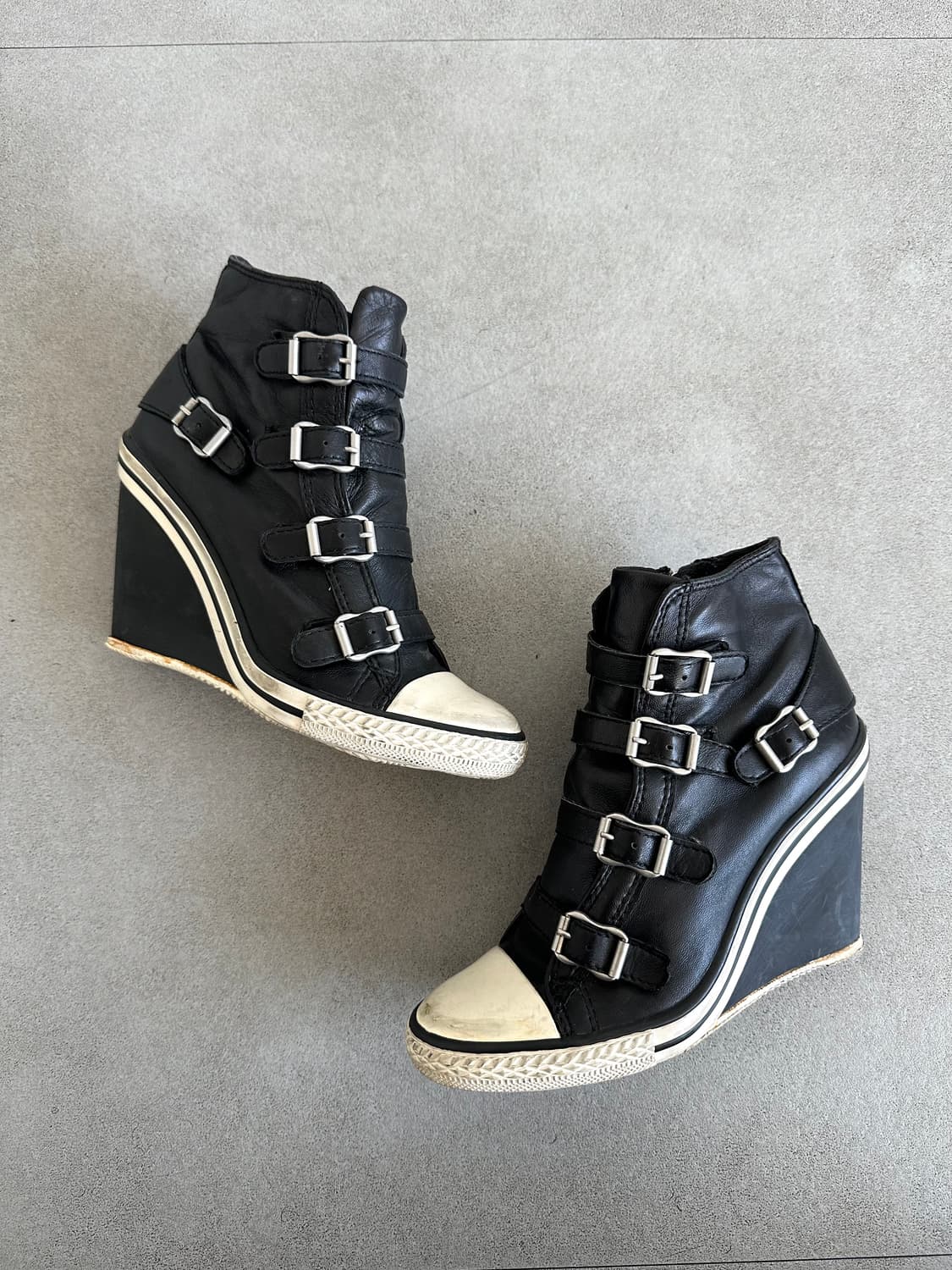 Ash 블랙 버클 레더 웨지 스니커즈 상품이미지1