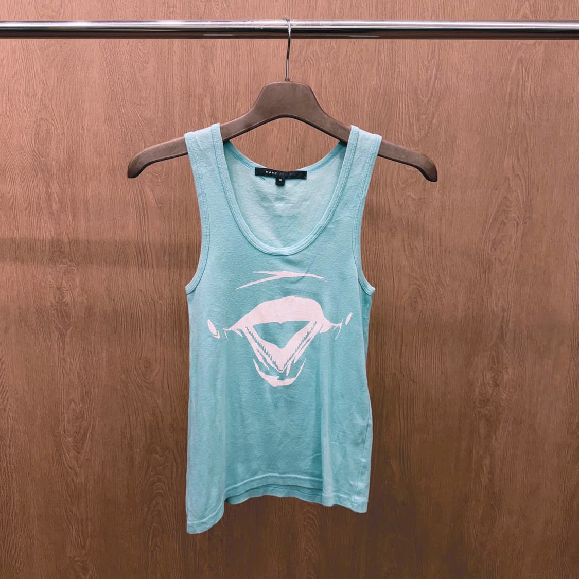 마크 제이콥스 라운드넥 슬리브리스 티셔츠 그래픽 프린팅 디테일 민트 상품이미지2