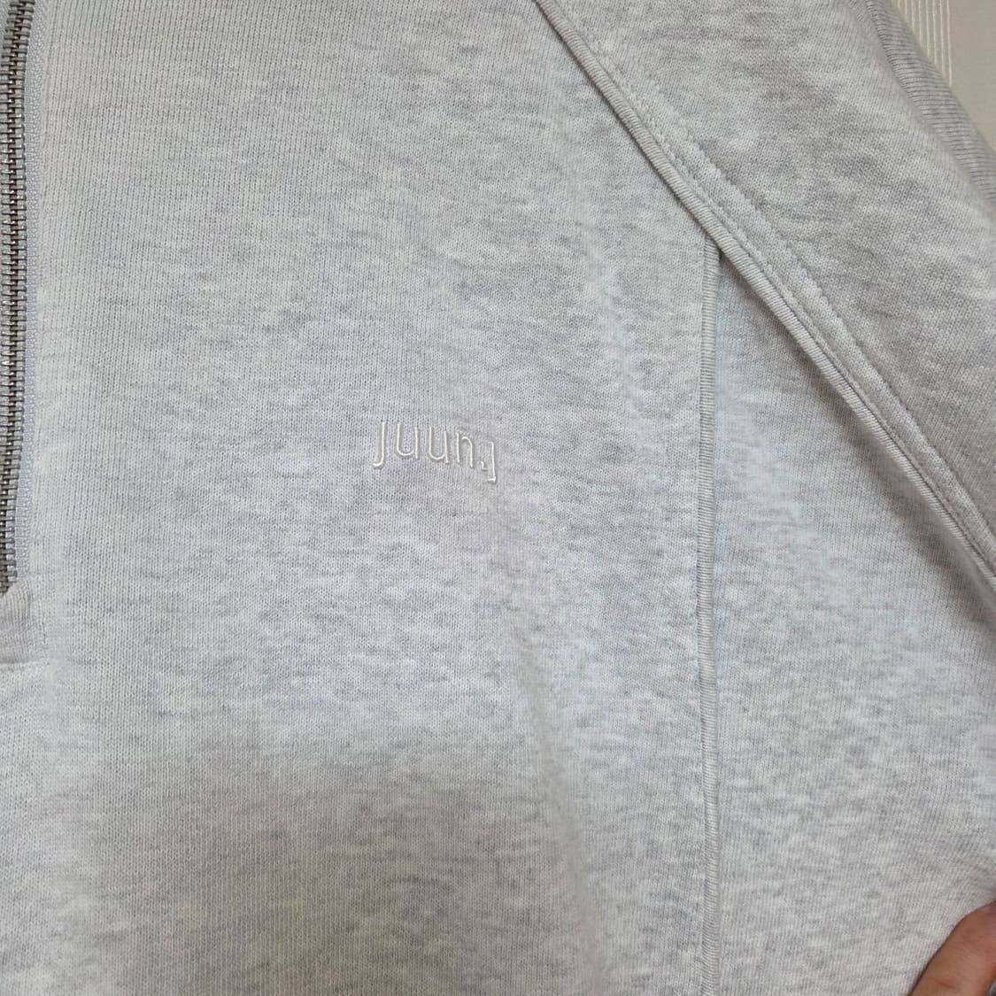 준지 24 FW 레이서 절개 하프집업 저지 풀오버 그레이 1 상품이미지4