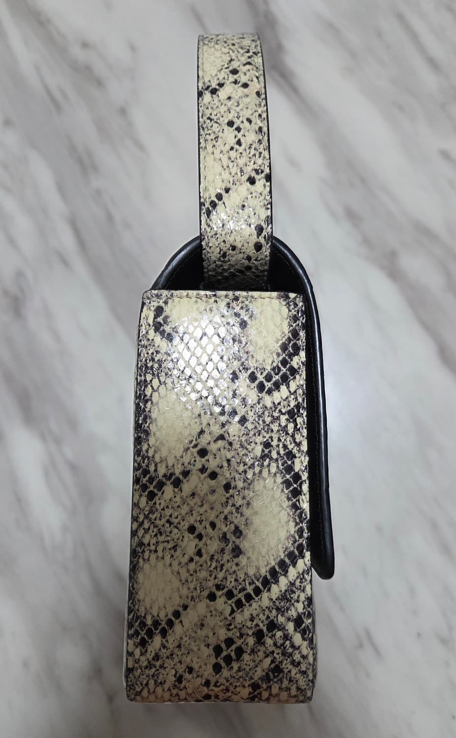 지방시 4G 파이톤 토트백 상품이미지9