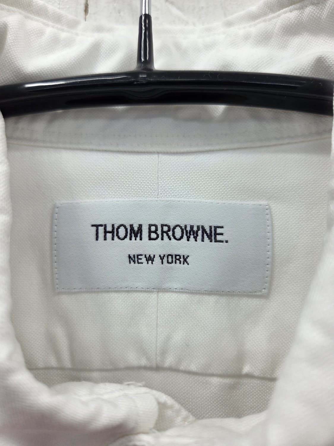 4사이즈 톰브라운 암밴드 삼선탭 화이트 셔츠 상품이미지2