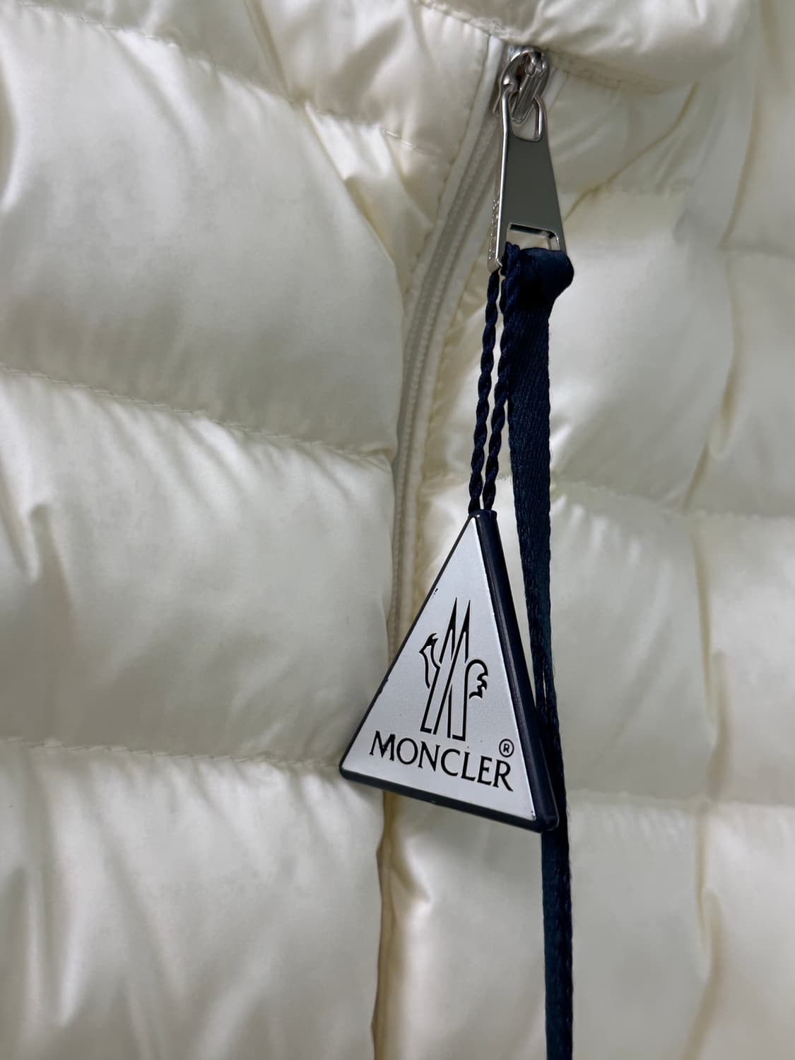 몽클레어 LANS 란스 여성 다운 경량 패딩 자켓 J10931A10100 상품이미지4