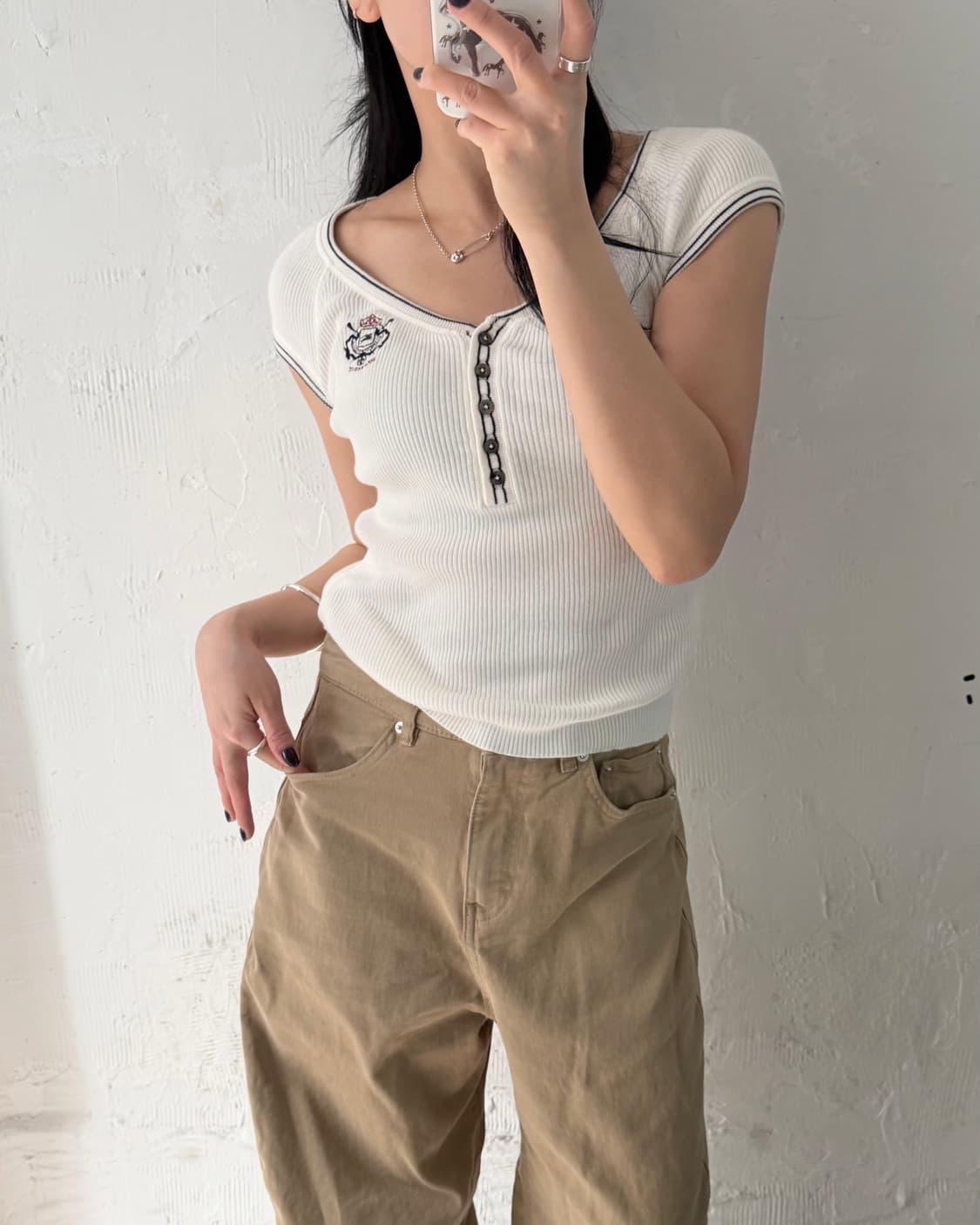 Burberry 버버리 블루라벨 화이트컬러 반팔 헨리넥 골지 티 상품이미지1