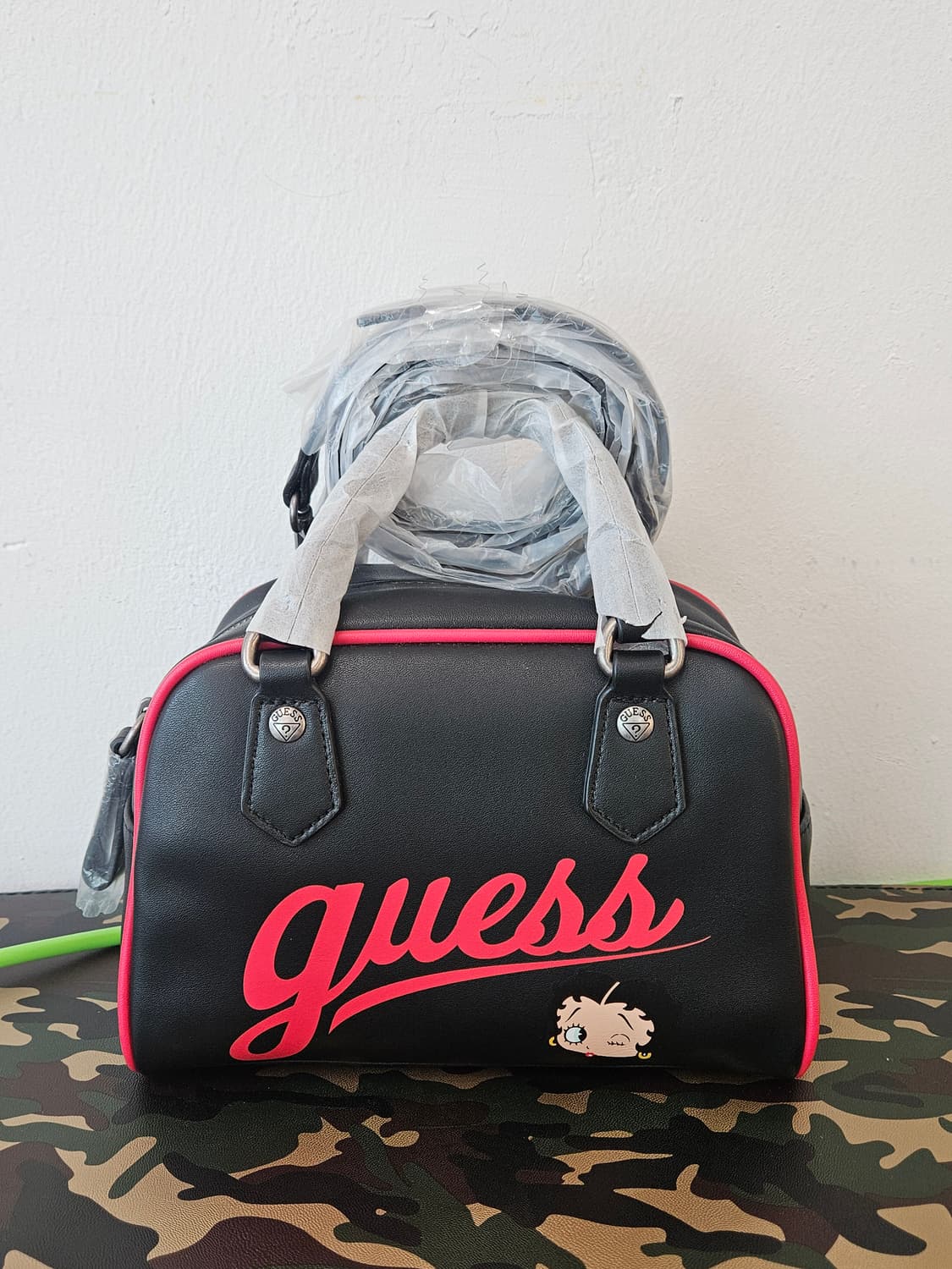 게스X베티붑 보스턴백 상품이미지1