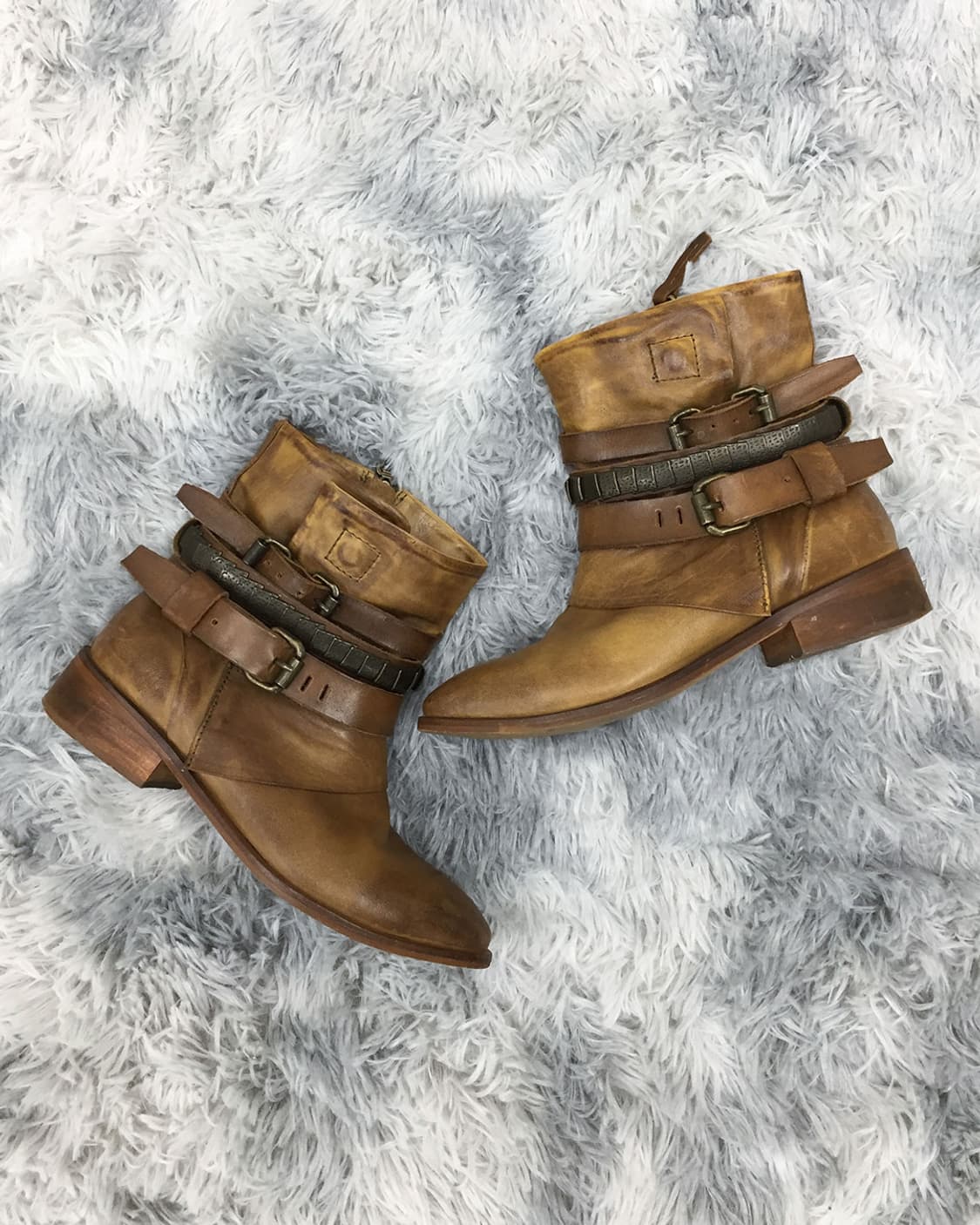 Distressed Buckle Combat Ankle Boots 상품이미지1