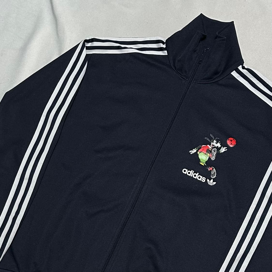 XL 아디다스 X 구피 콜라보 네이비 트랙탑 상품이미지1