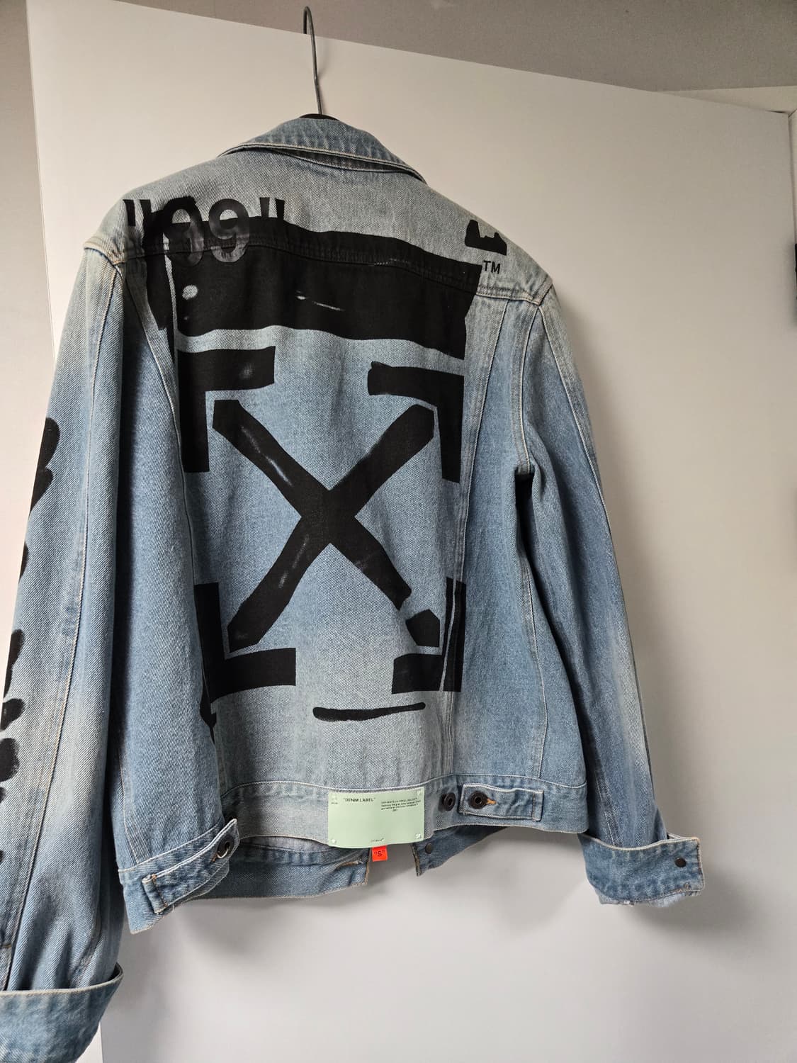 오프화이트(Off-White) 19SS 시즌의 스텐실 데님 자켓 상품이미지2