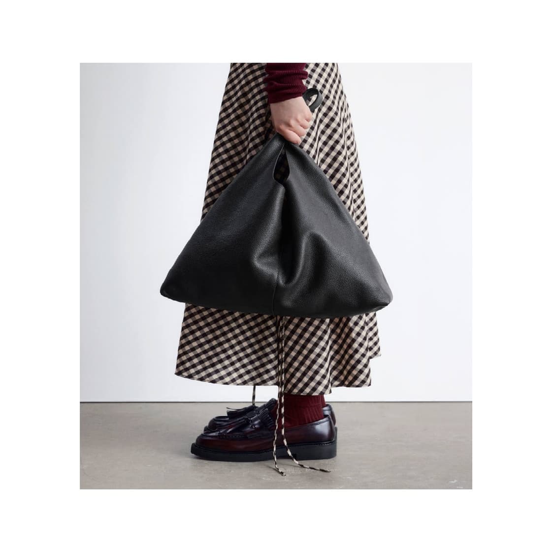 [OS] 앤아더스토리즈 라지 레더 토트백 블랙 상품이미지7