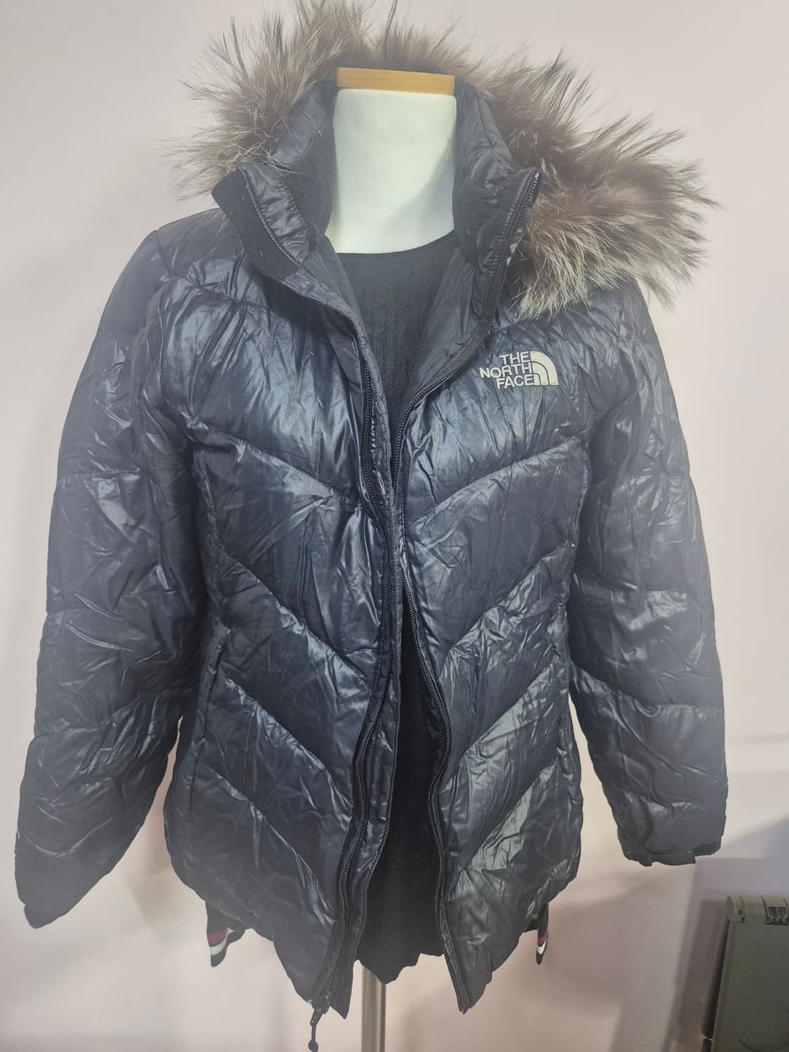 노스페이스 여성 패딩 블랙 퍼후드 상품이미지1