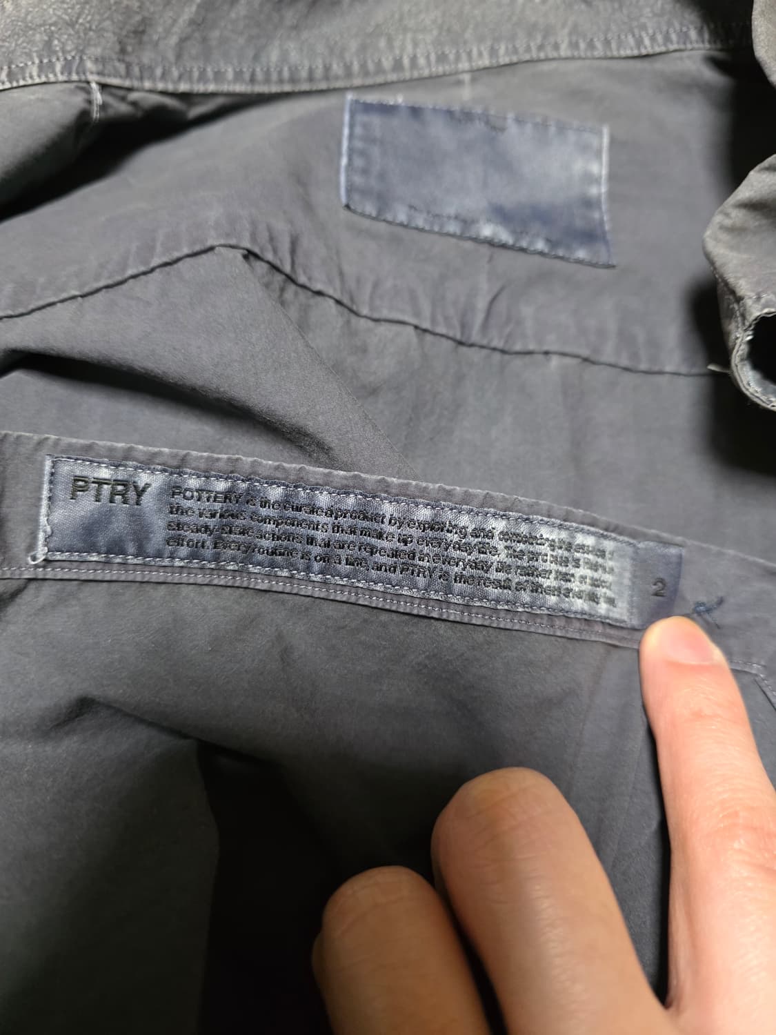 포터리 가먼트다이드 셔츠 차콜 2사이즈 상품이미지5