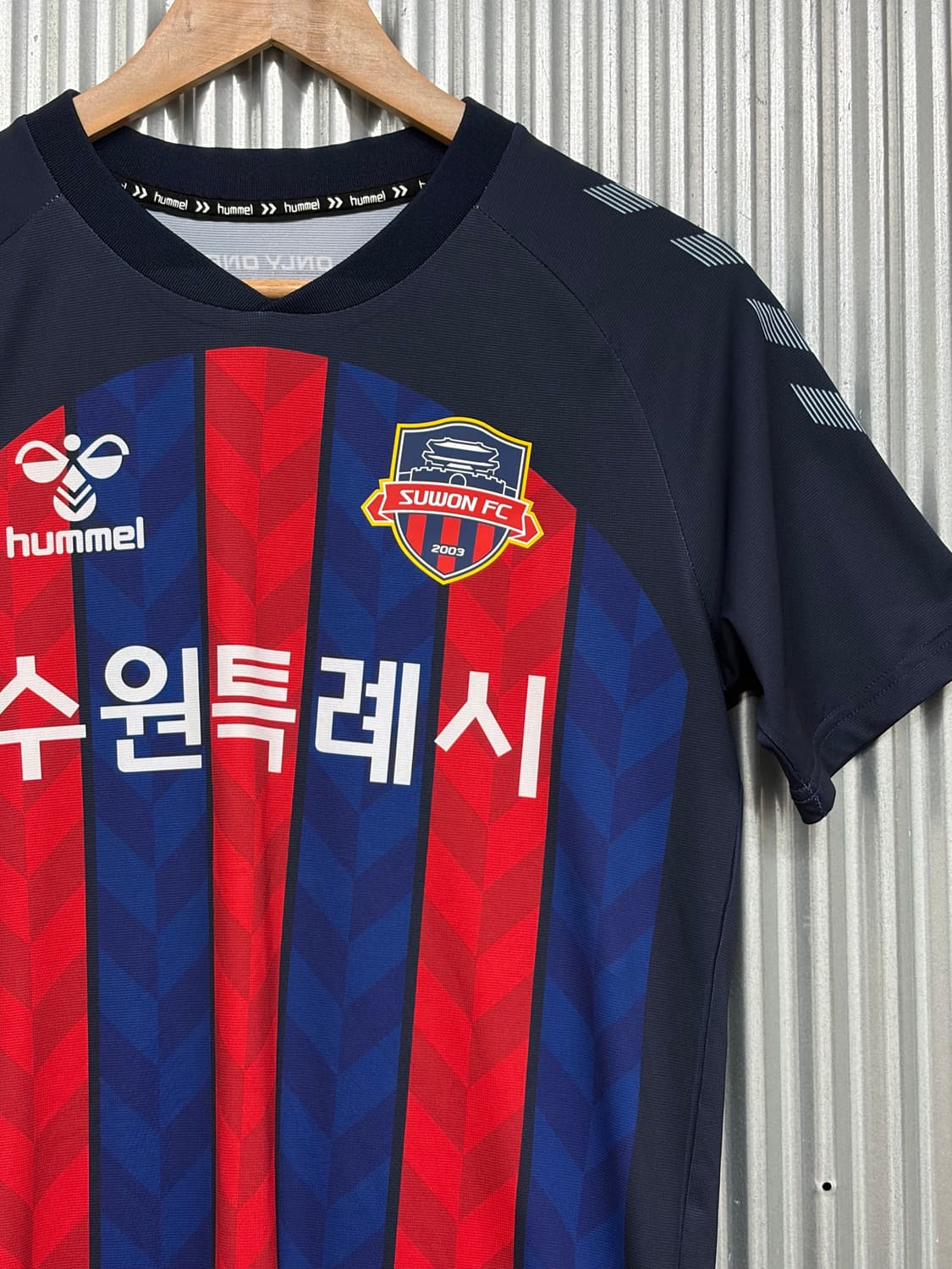 [M] 험멜 수원FC 공식 홈 유니폼 저지 네이비 레드 블루 6.9 상품이미지3