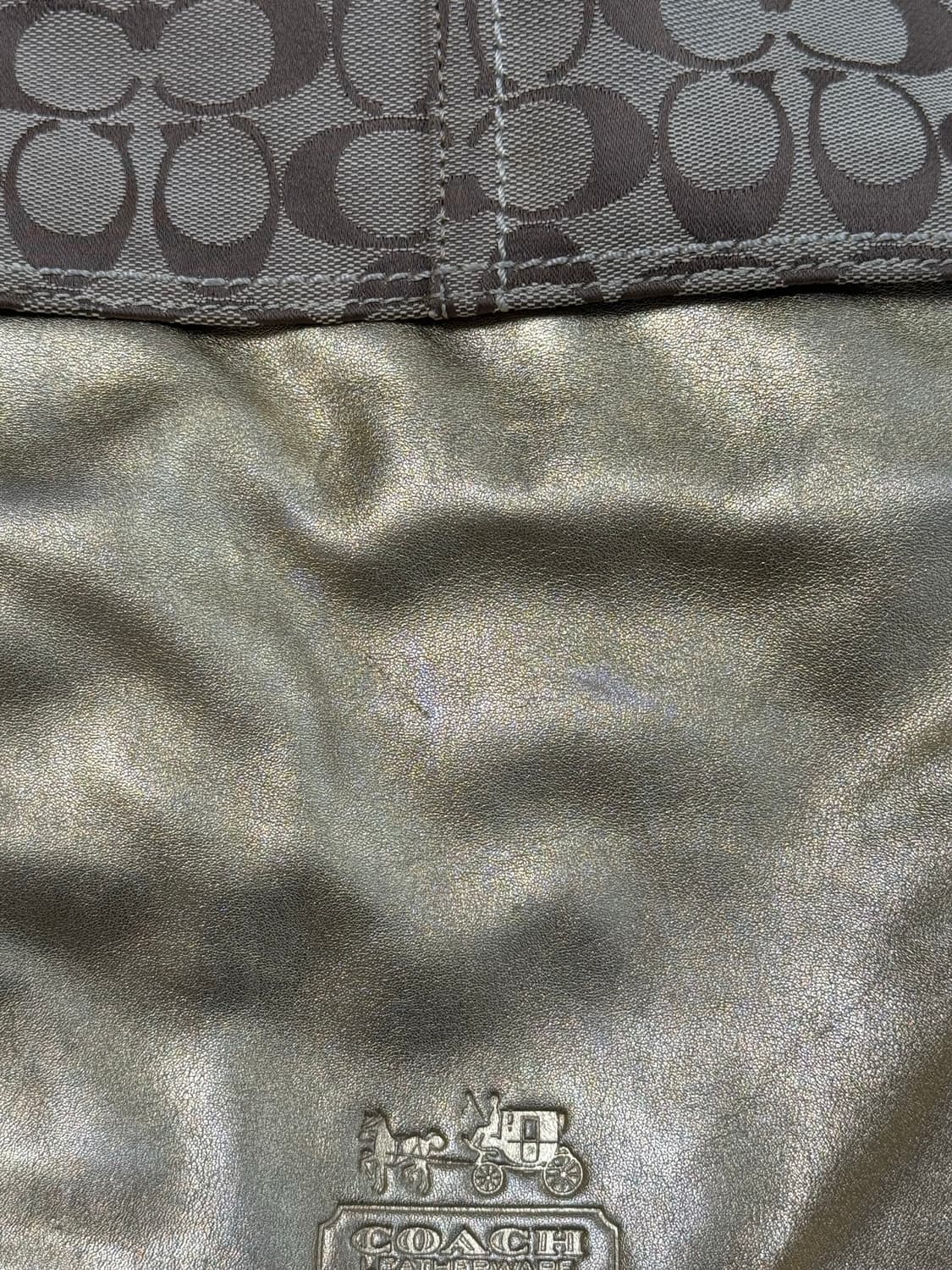 코치 갸루 버클 숄더백 상품이미지2