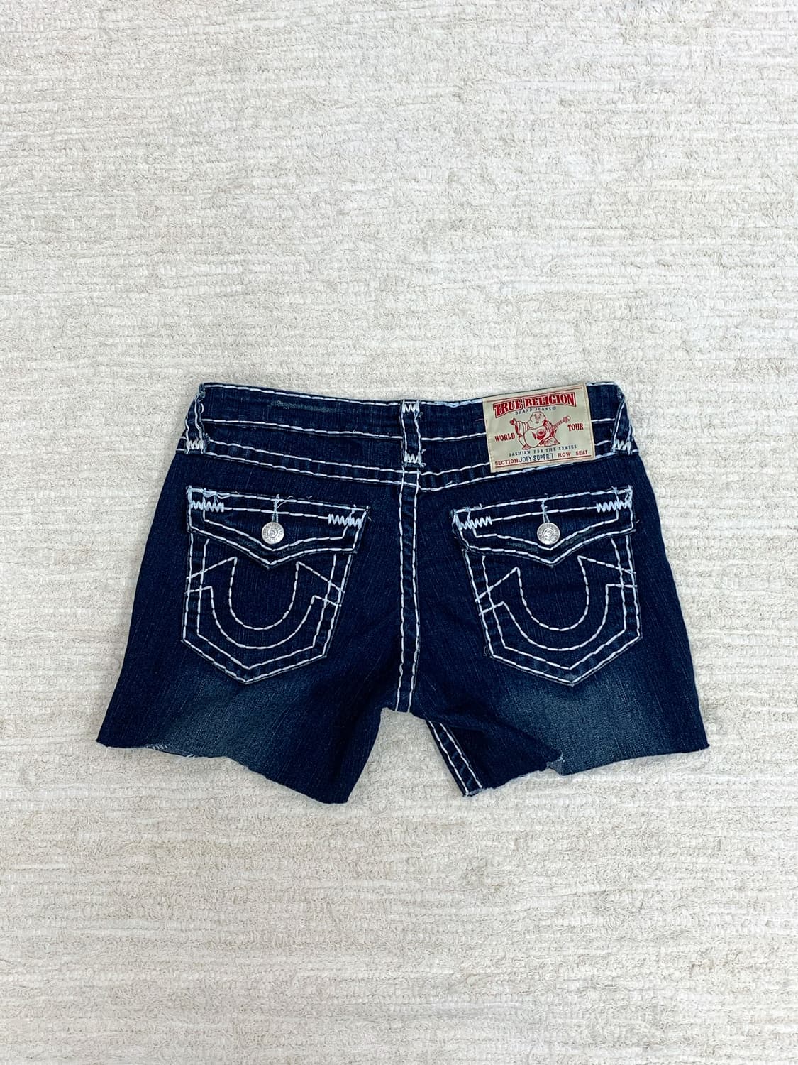 TRUE RELIGION White Stitch Shorts 상품이미지3